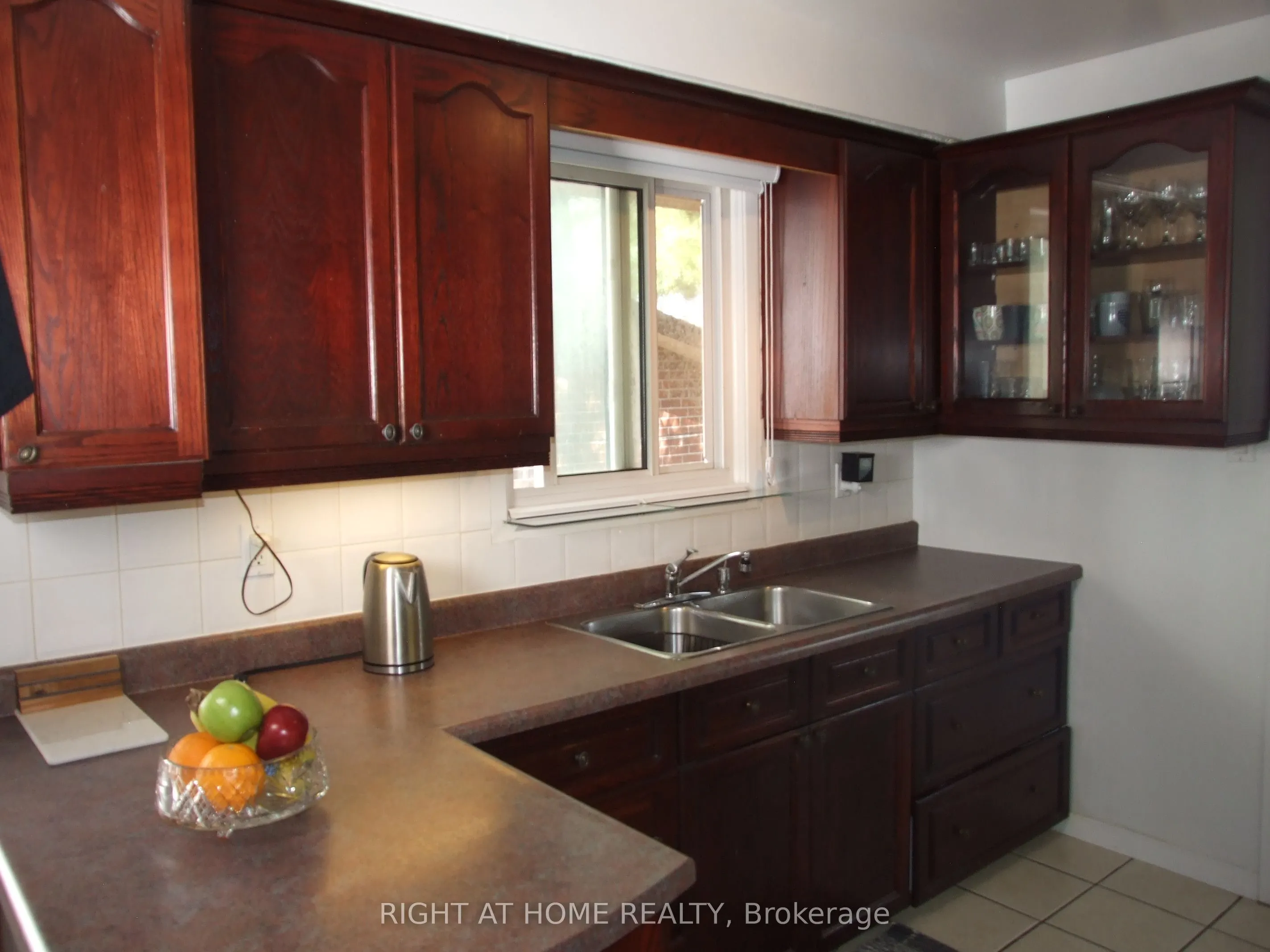 53 Renfield Crescent