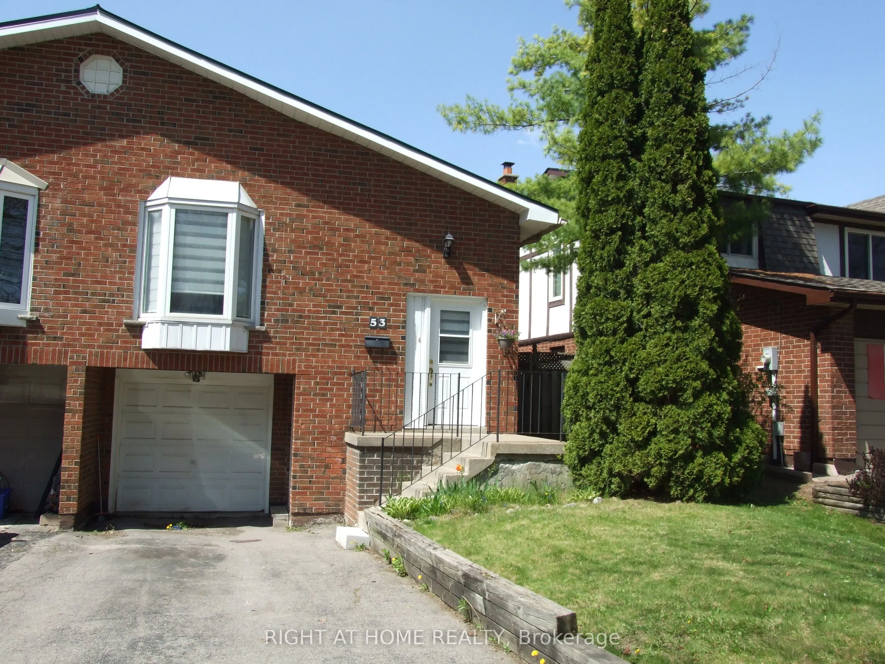 53 Renfield Crescent