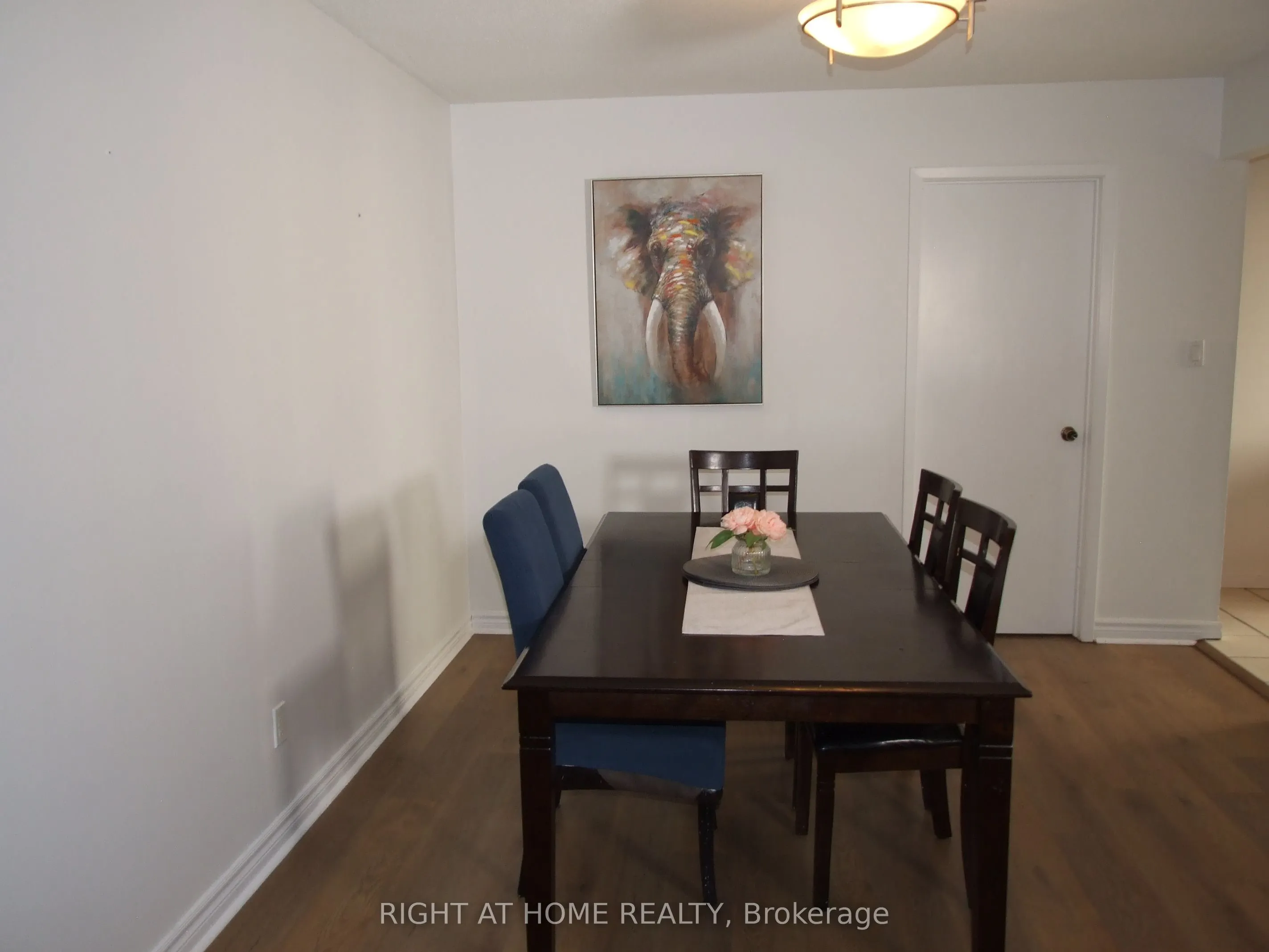 53 Renfield Crescent