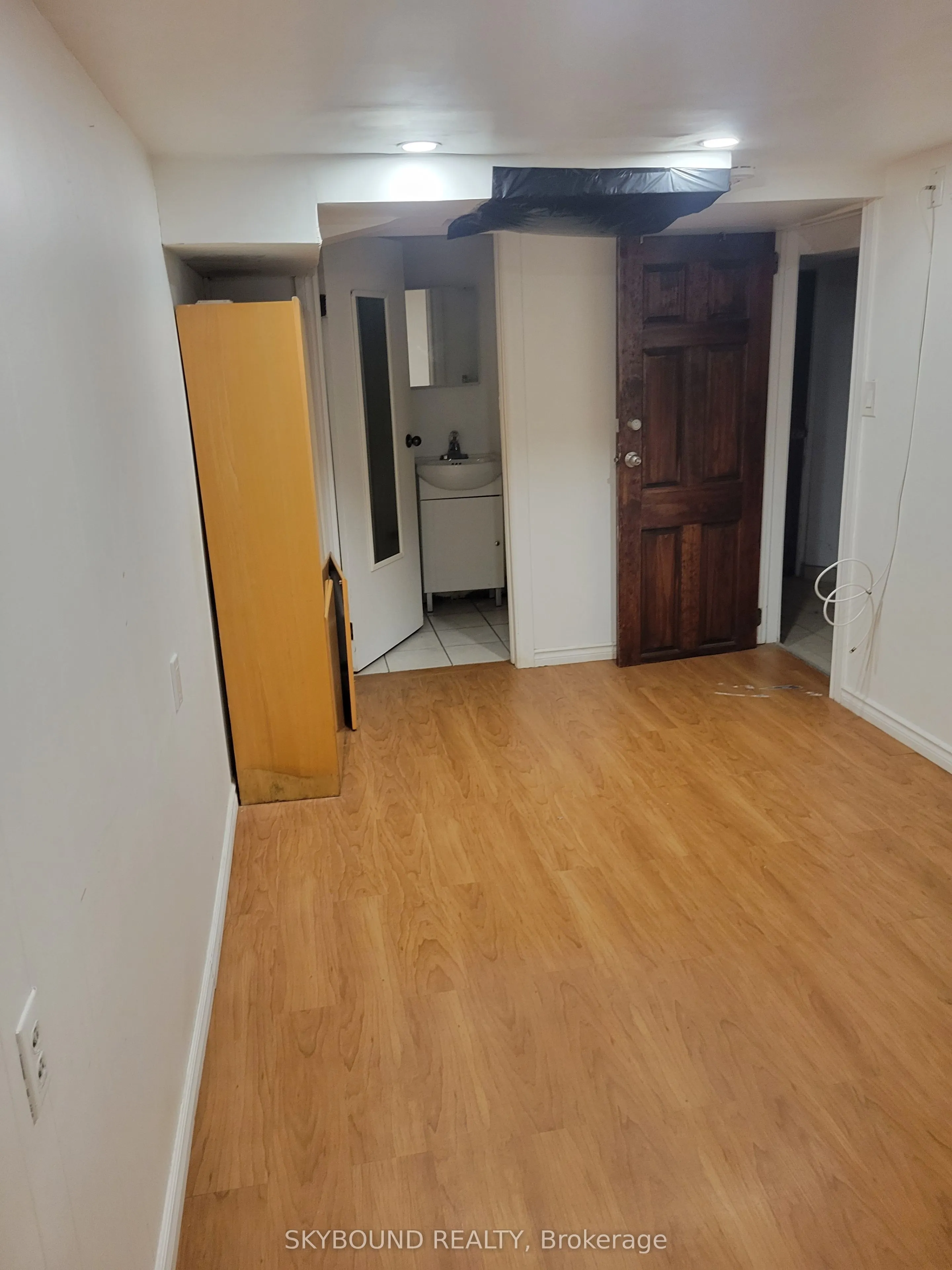 746 Coxwell Avenue, ##5