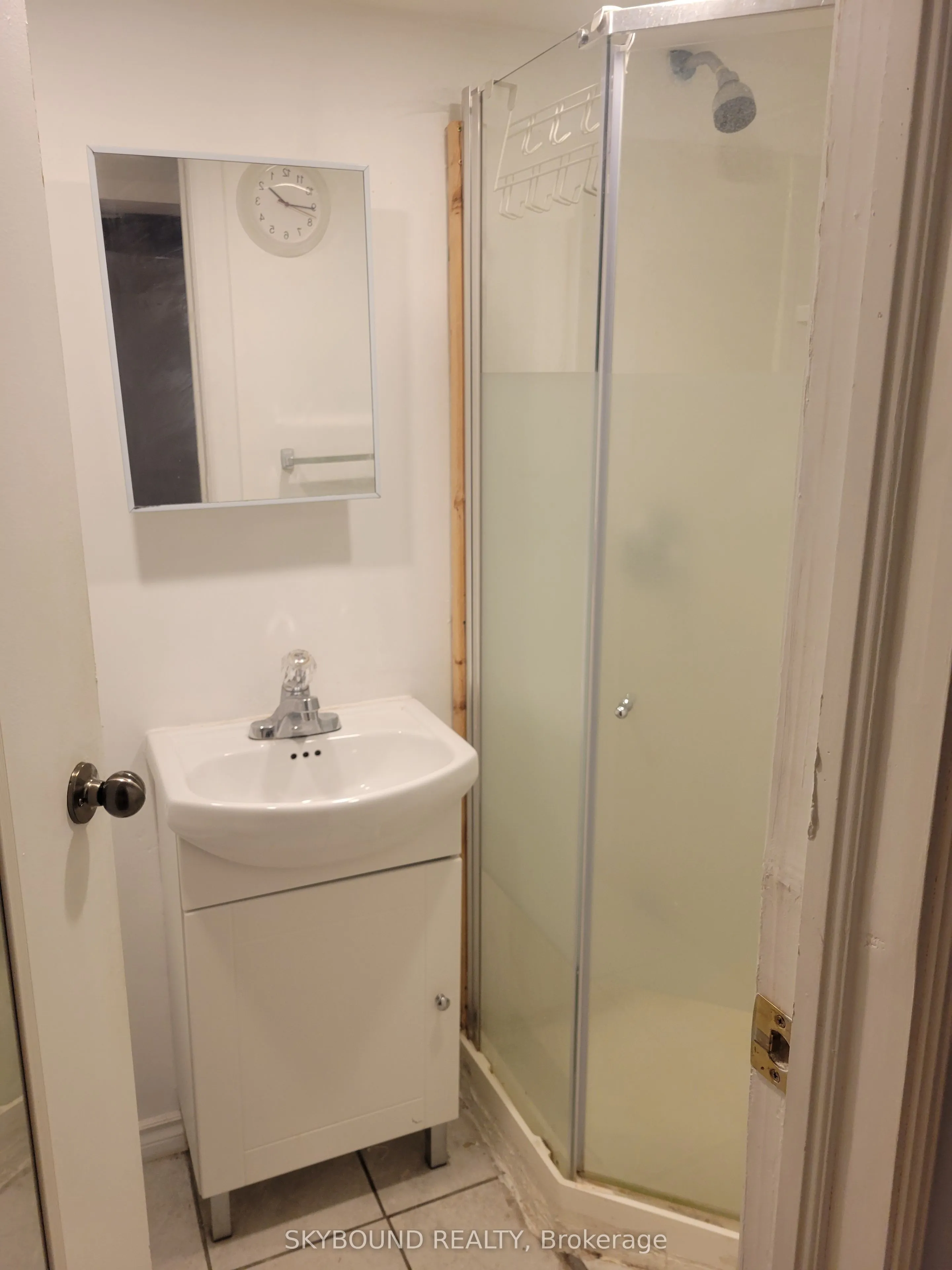 746 Coxwell Avenue, ##5