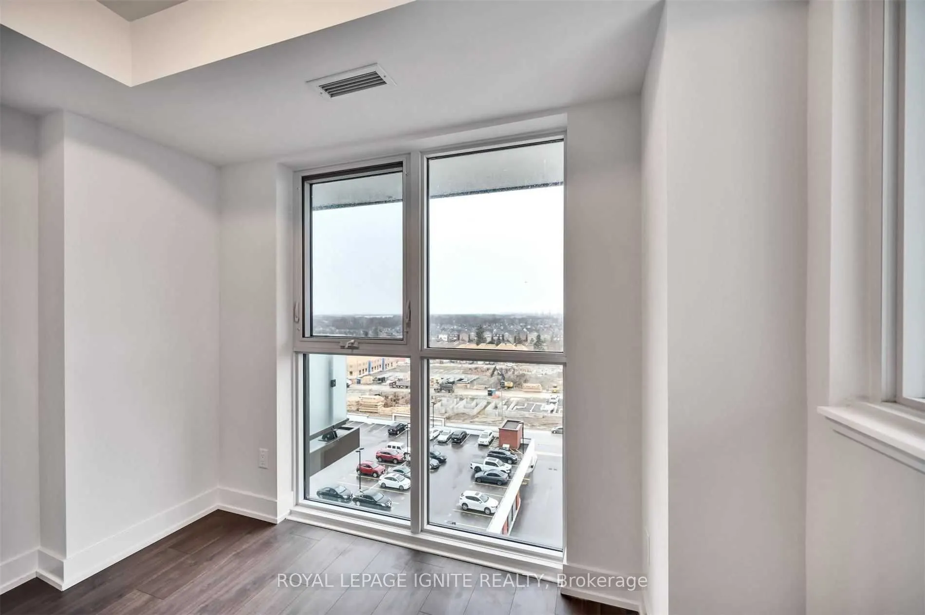 2550 Simcoe Street N, #905