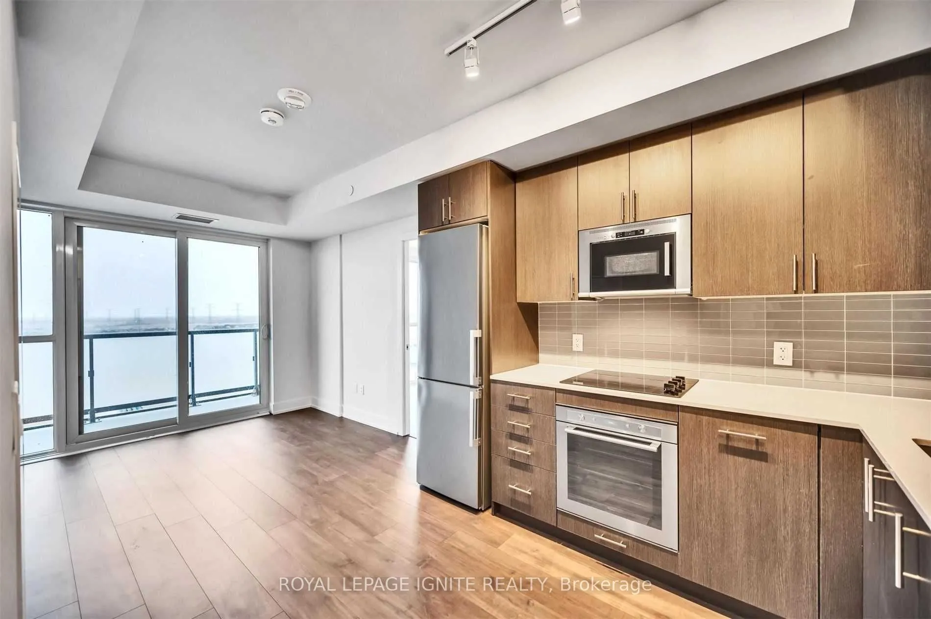 2550 Simcoe Street N, #905