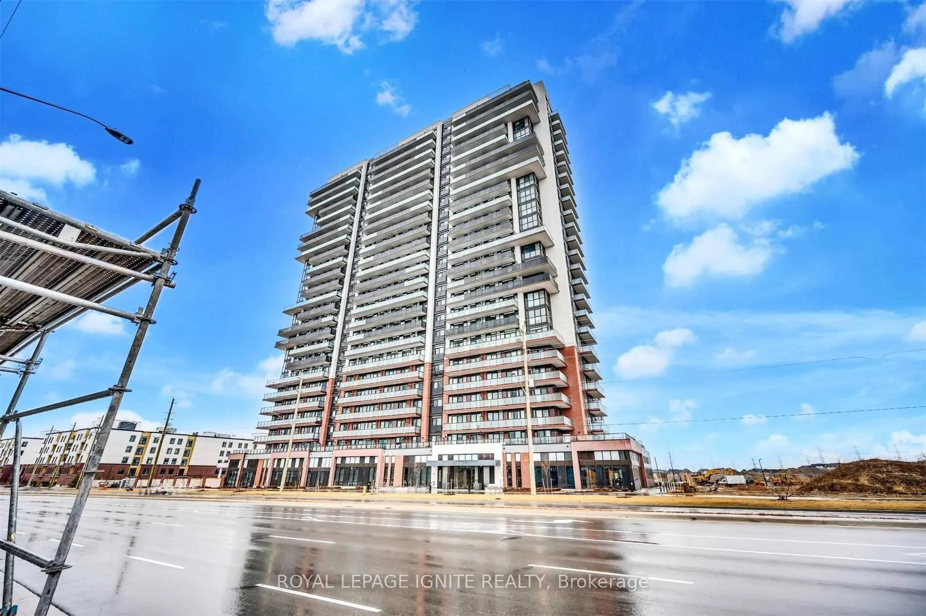 2550 Simcoe Street N, #905