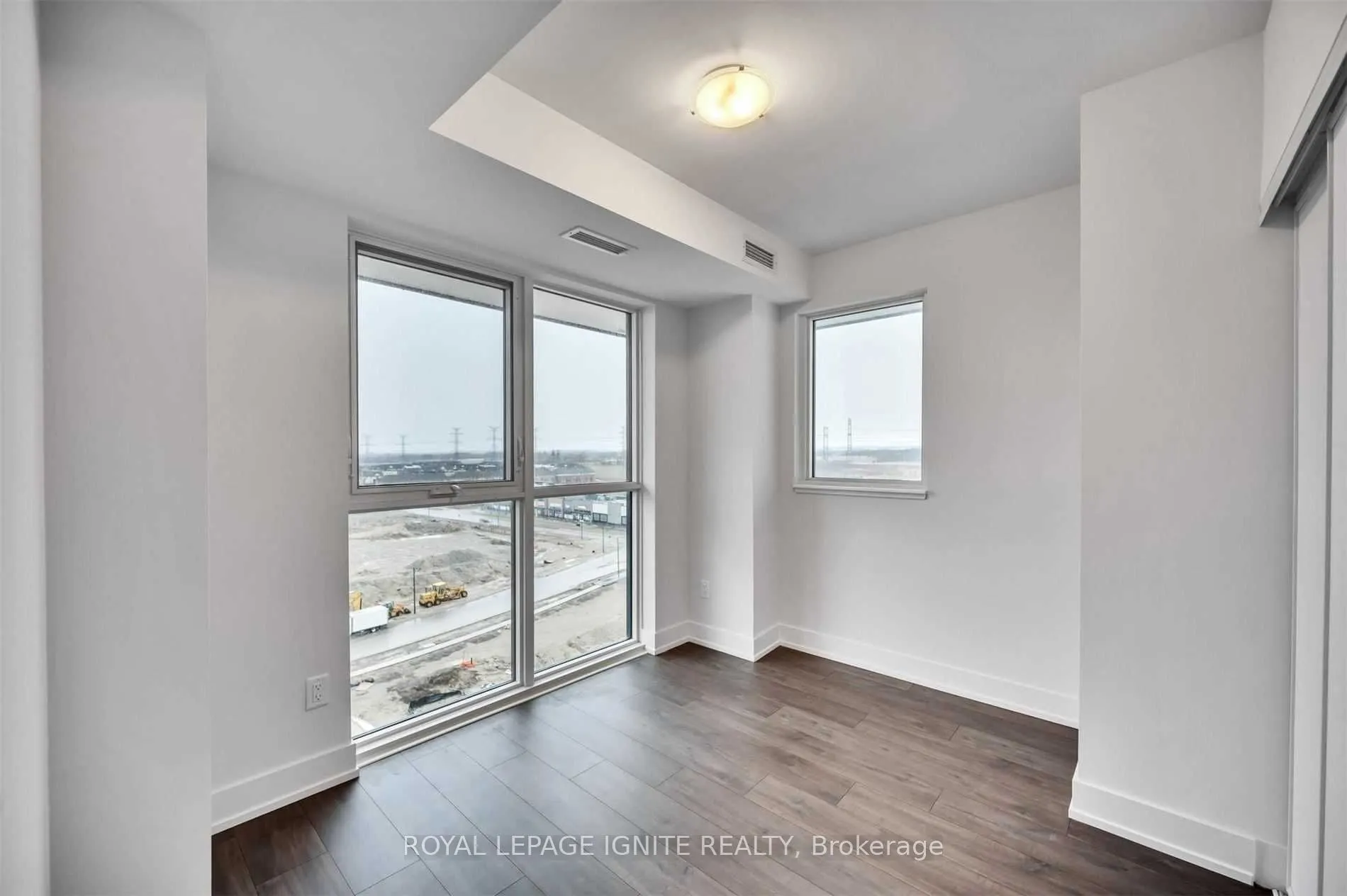2550 Simcoe Street N, #905
