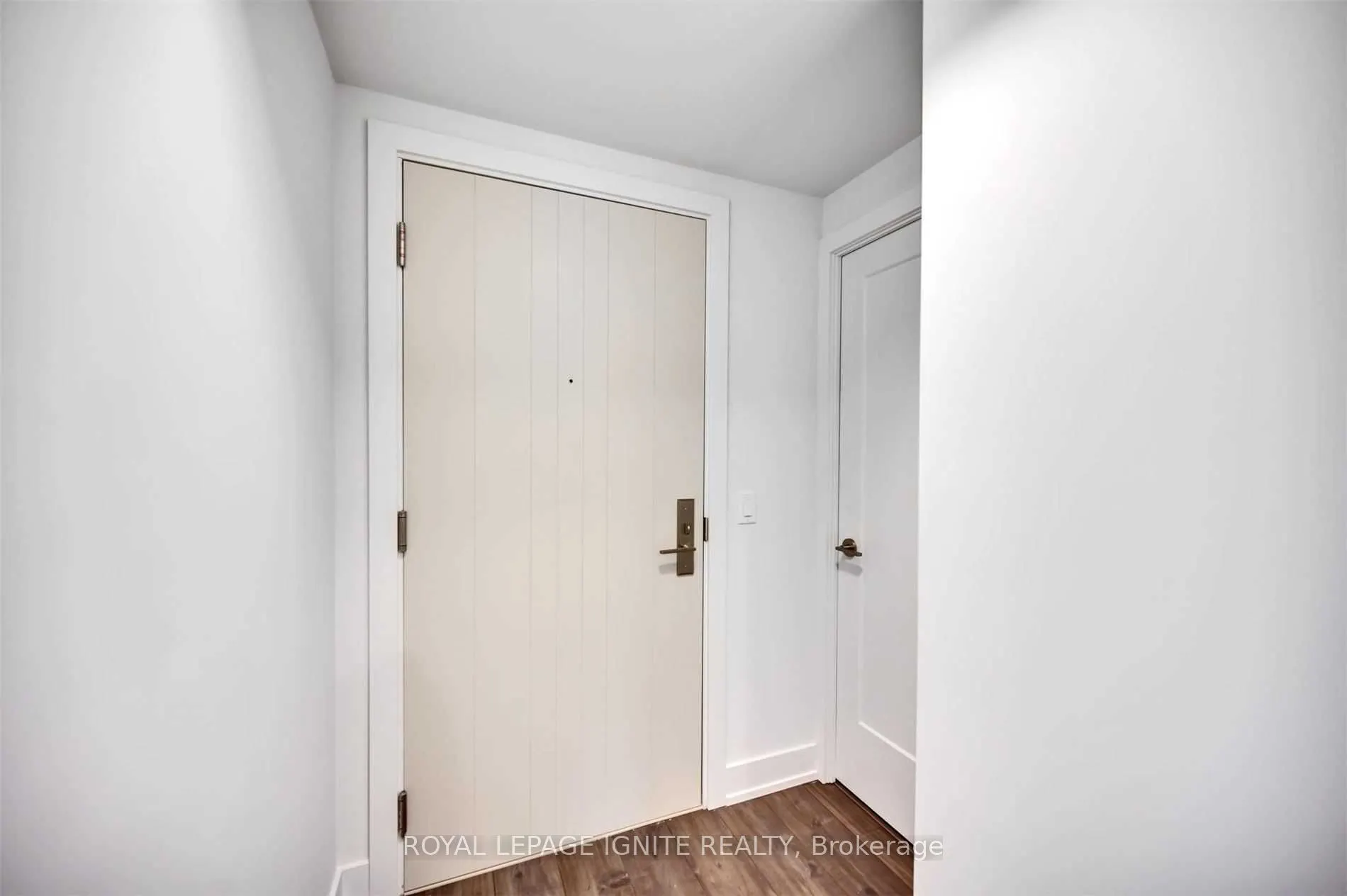 2550 Simcoe Street N, #905