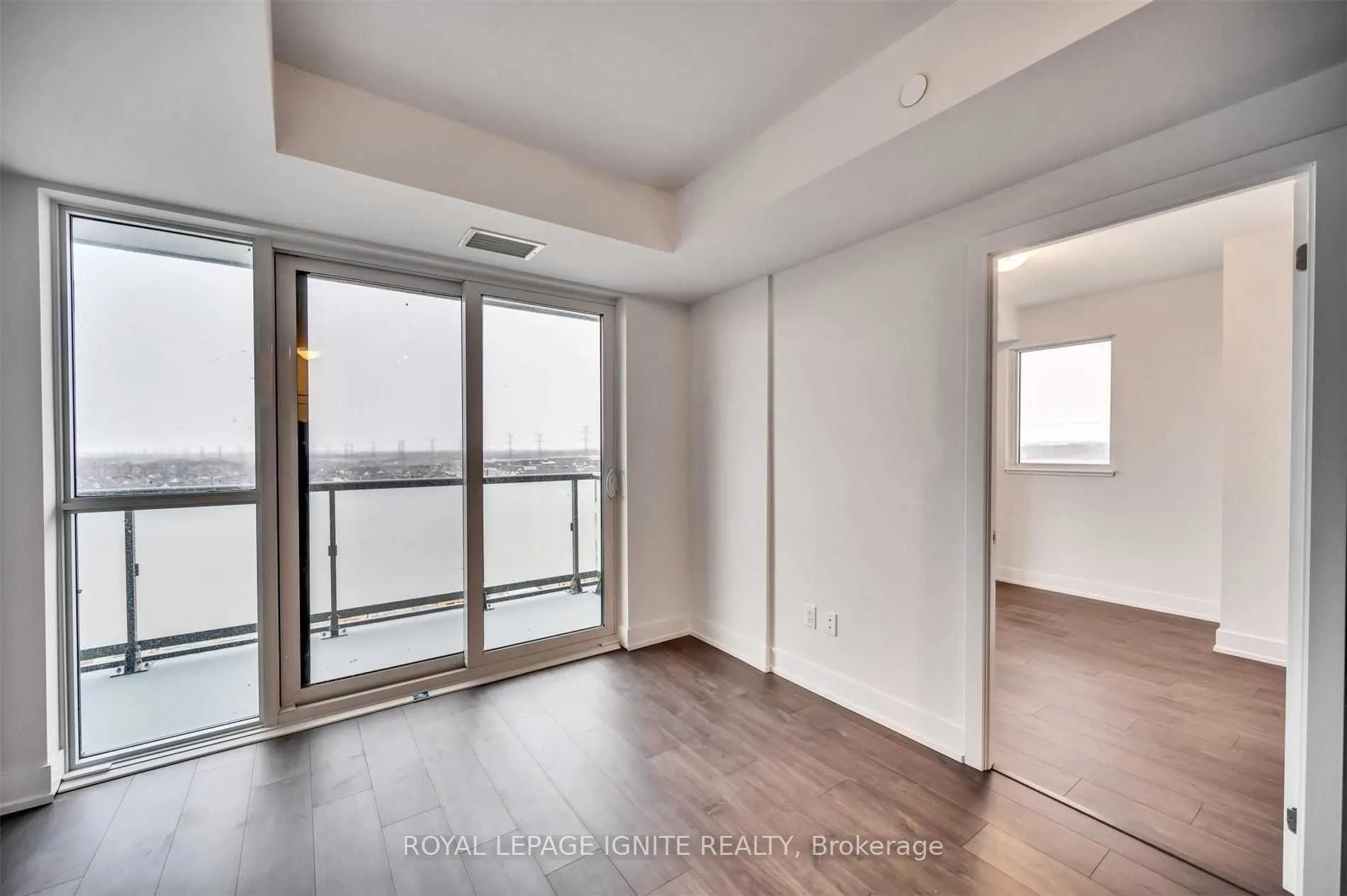 2550 Simcoe Street N, #905
