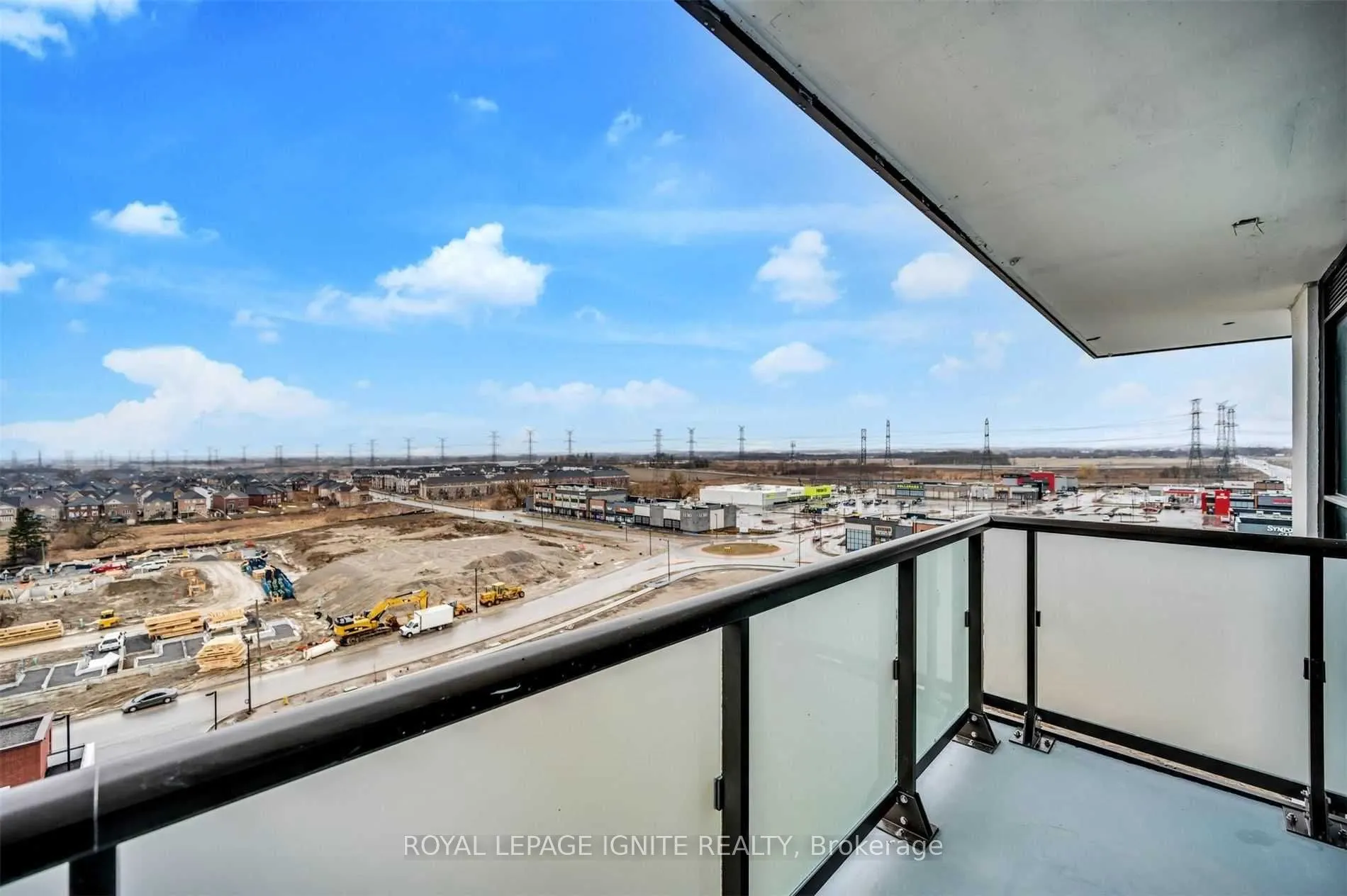 2550 Simcoe Street N, #905