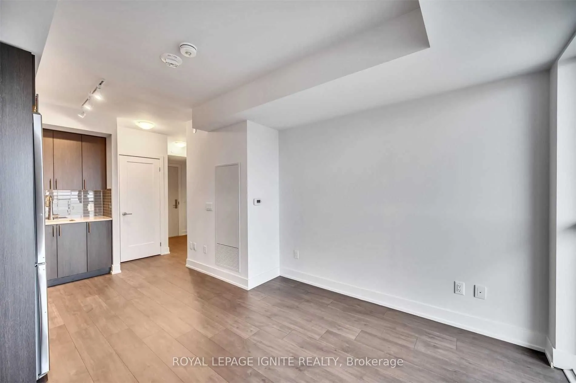 2550 Simcoe Street N, #905