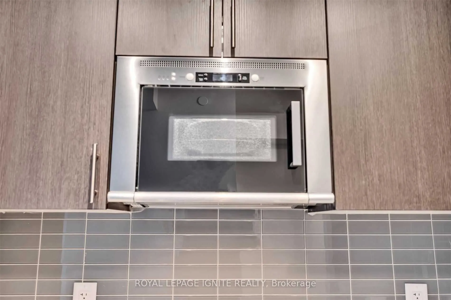 2550 Simcoe Street N, #905