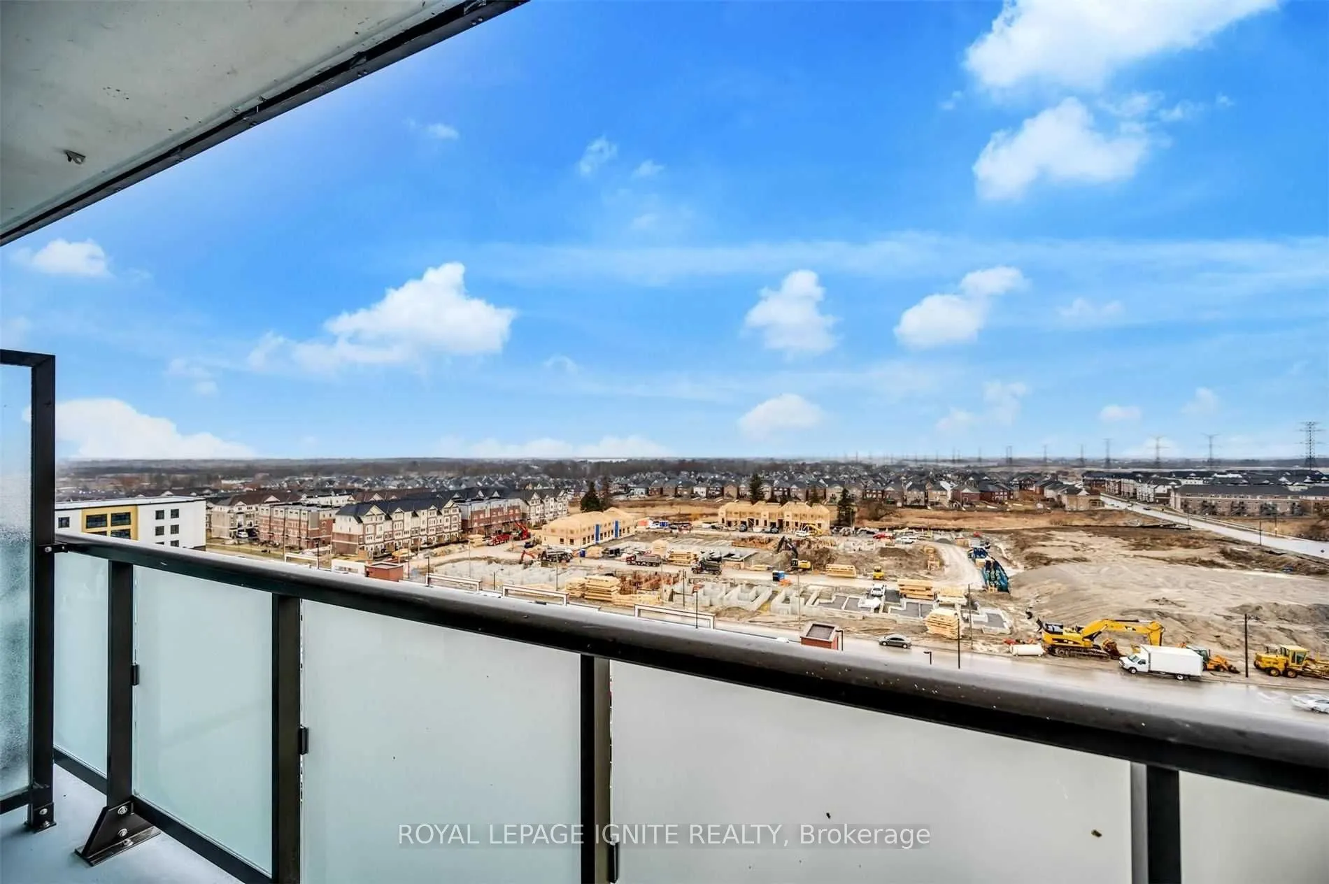 2550 Simcoe Street N, #905