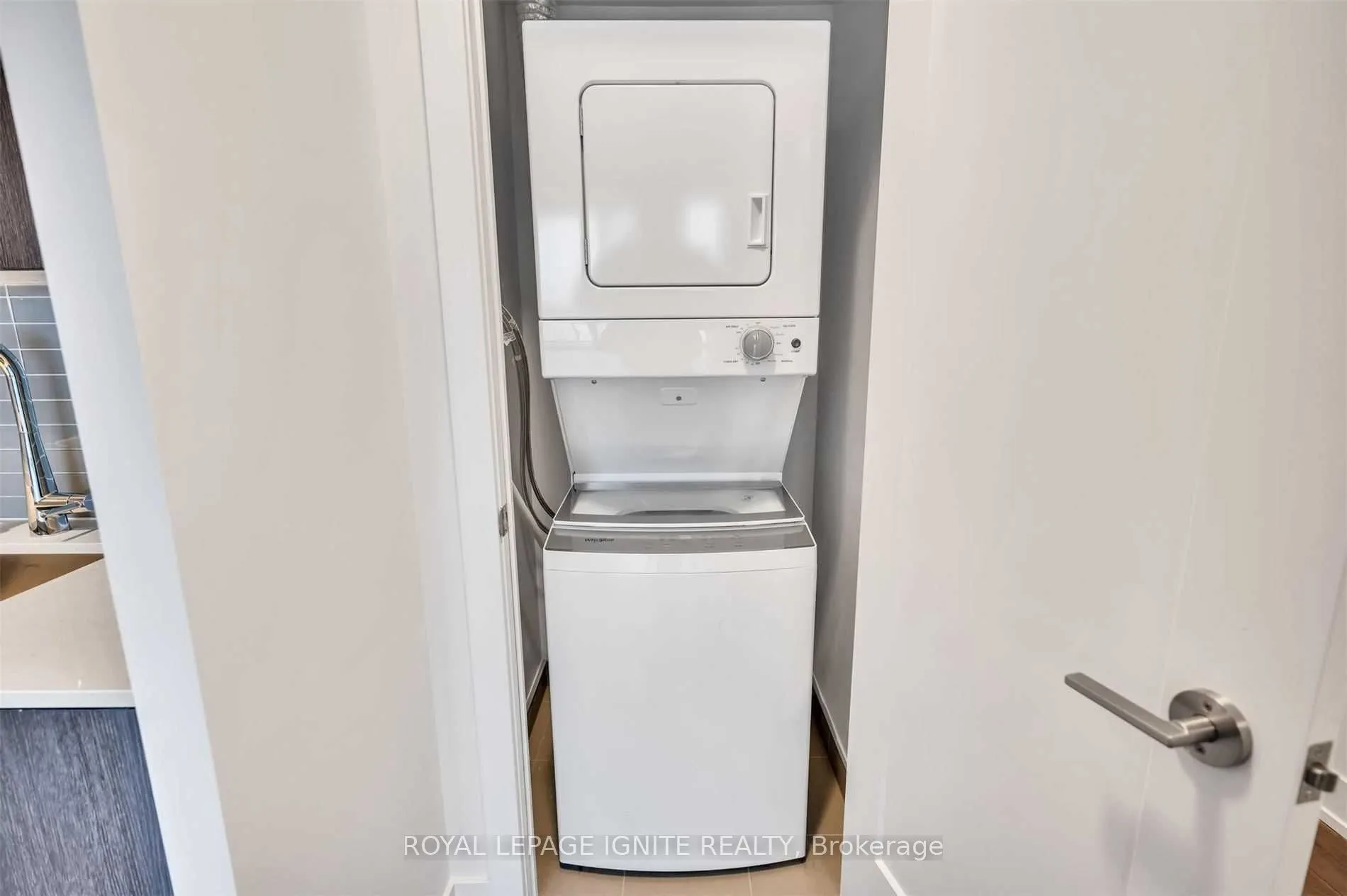 2550 Simcoe Street N, #905