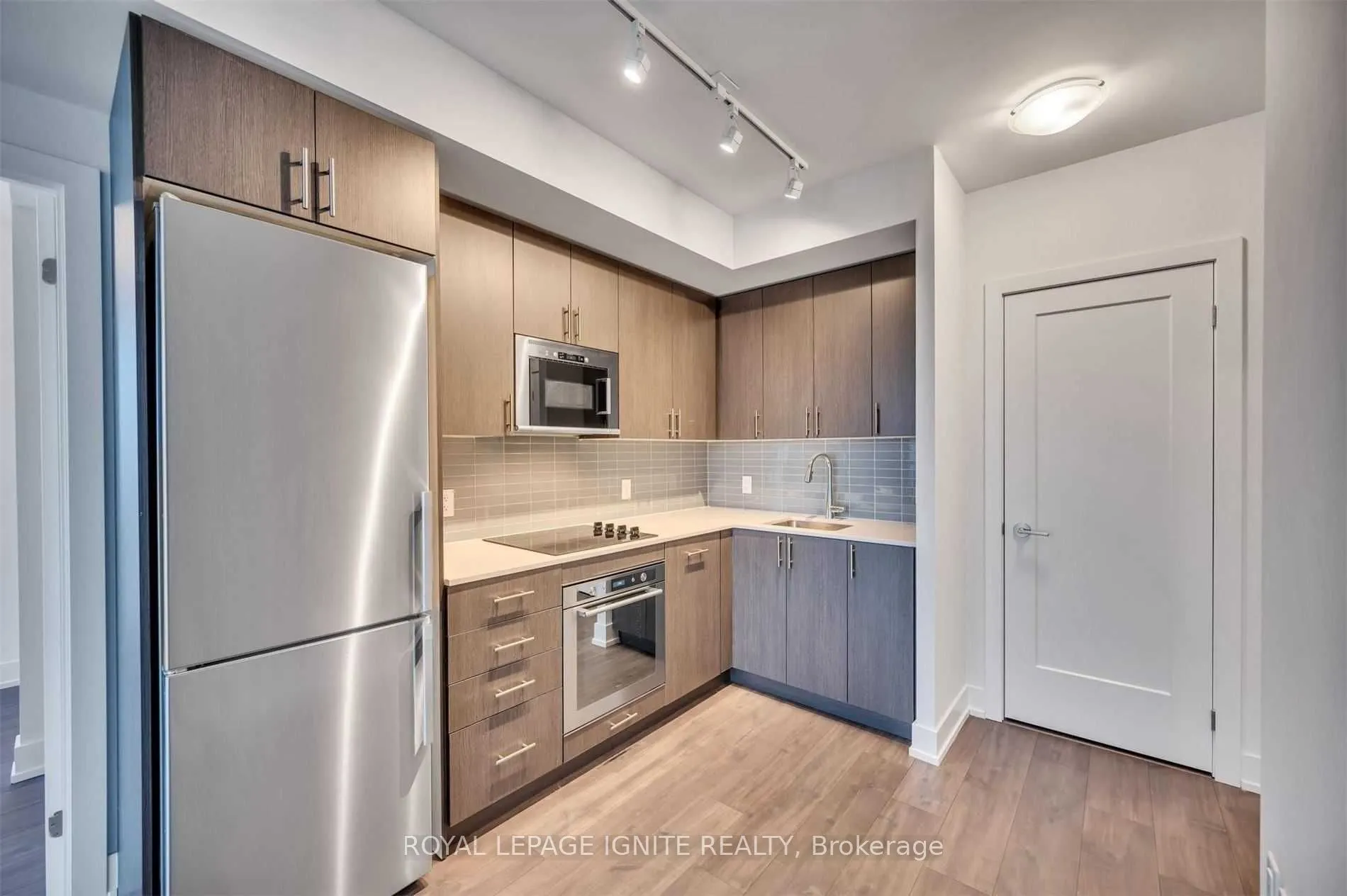2550 Simcoe Street N, #905