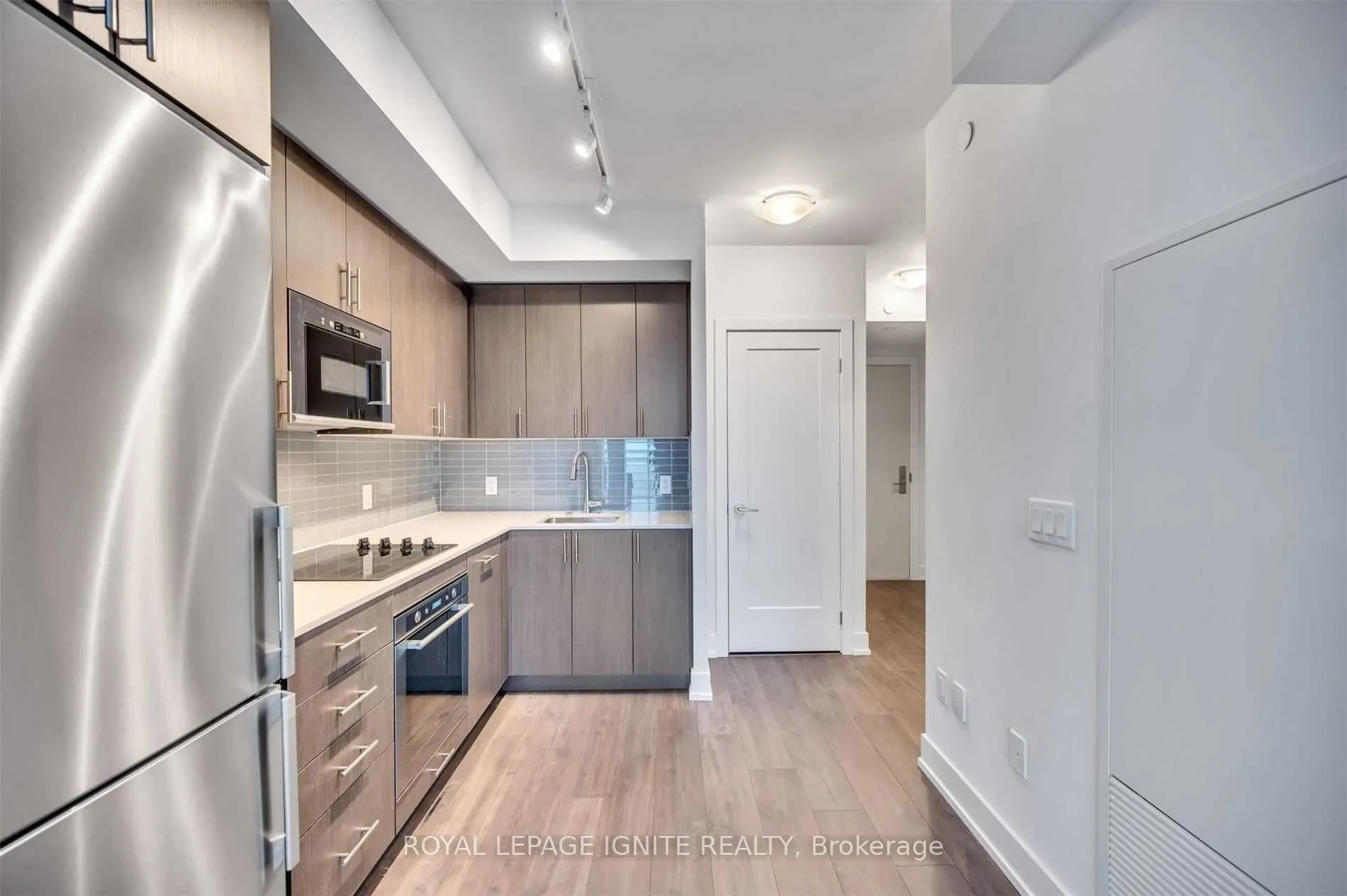 2550 Simcoe Street N, #905