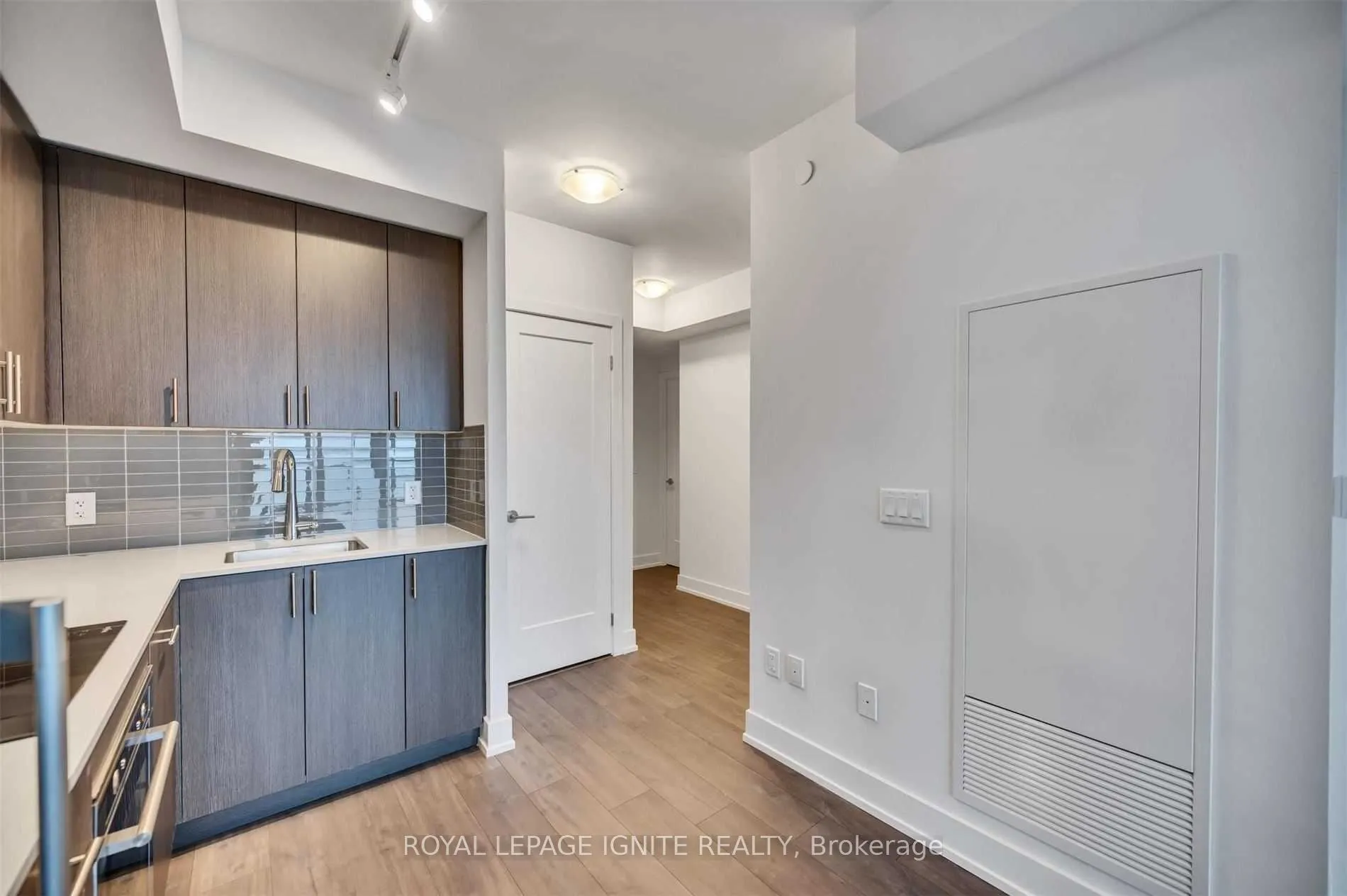 2550 Simcoe Street N, #905