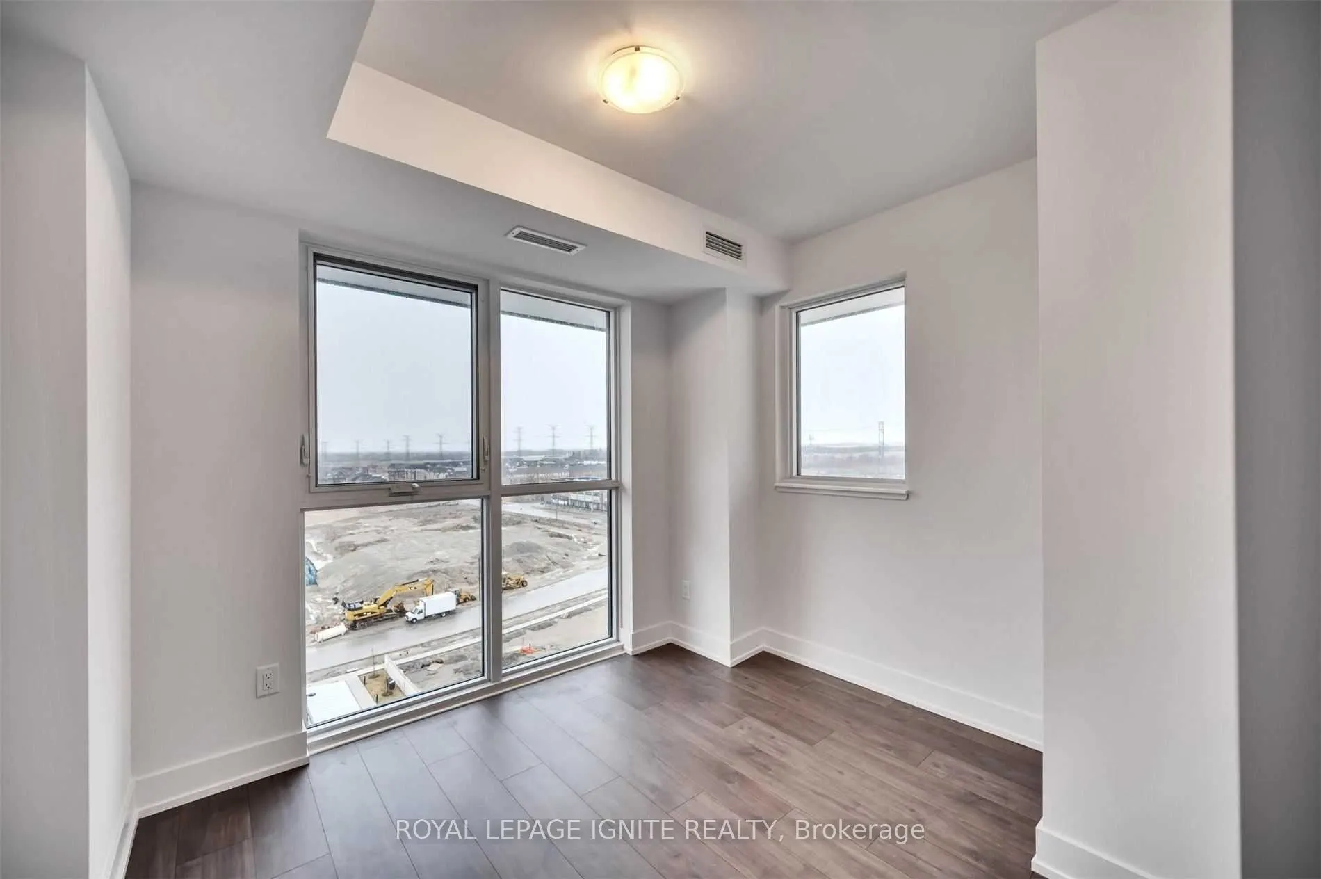 2550 Simcoe Street N, #905