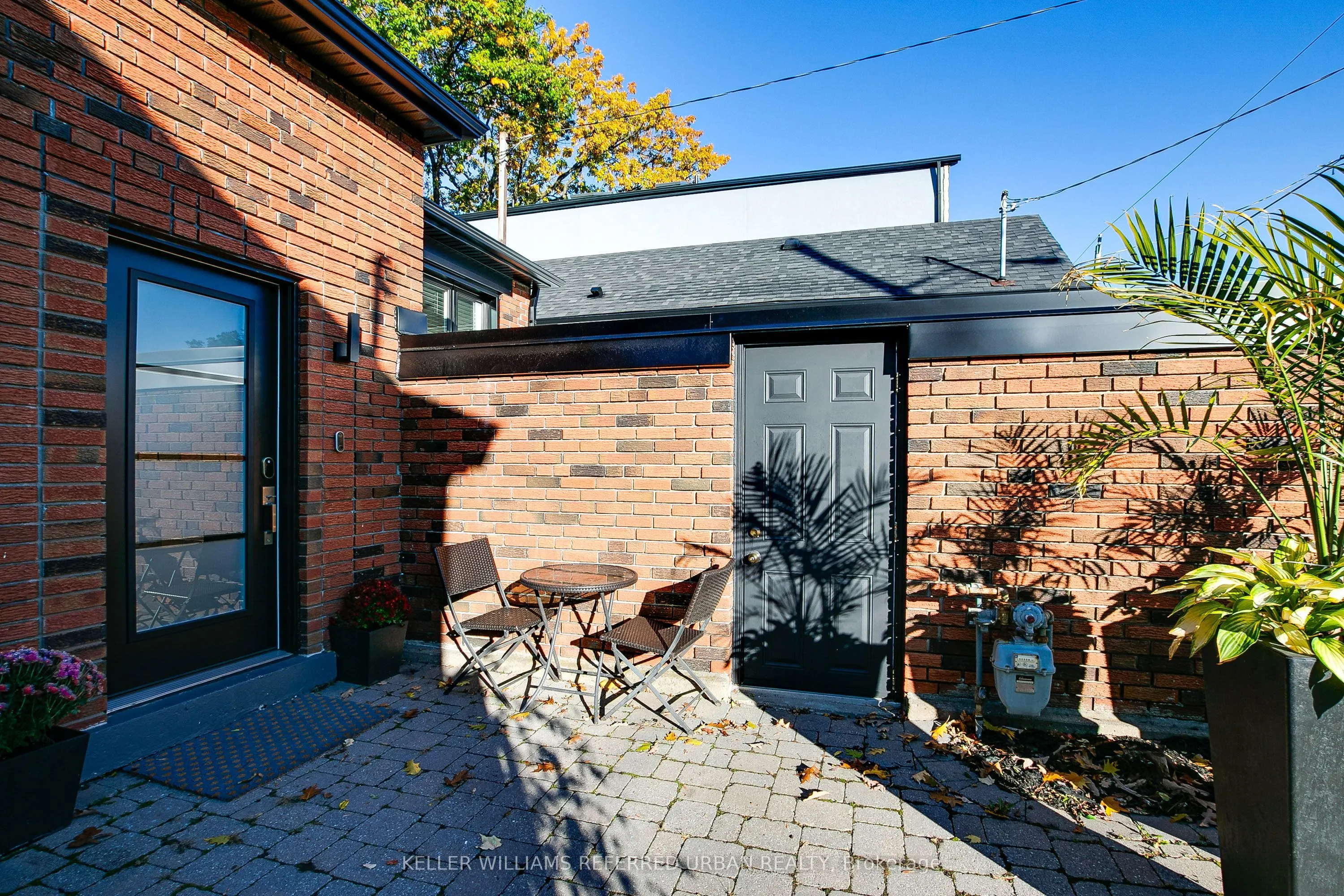 106 Leyton Avenue