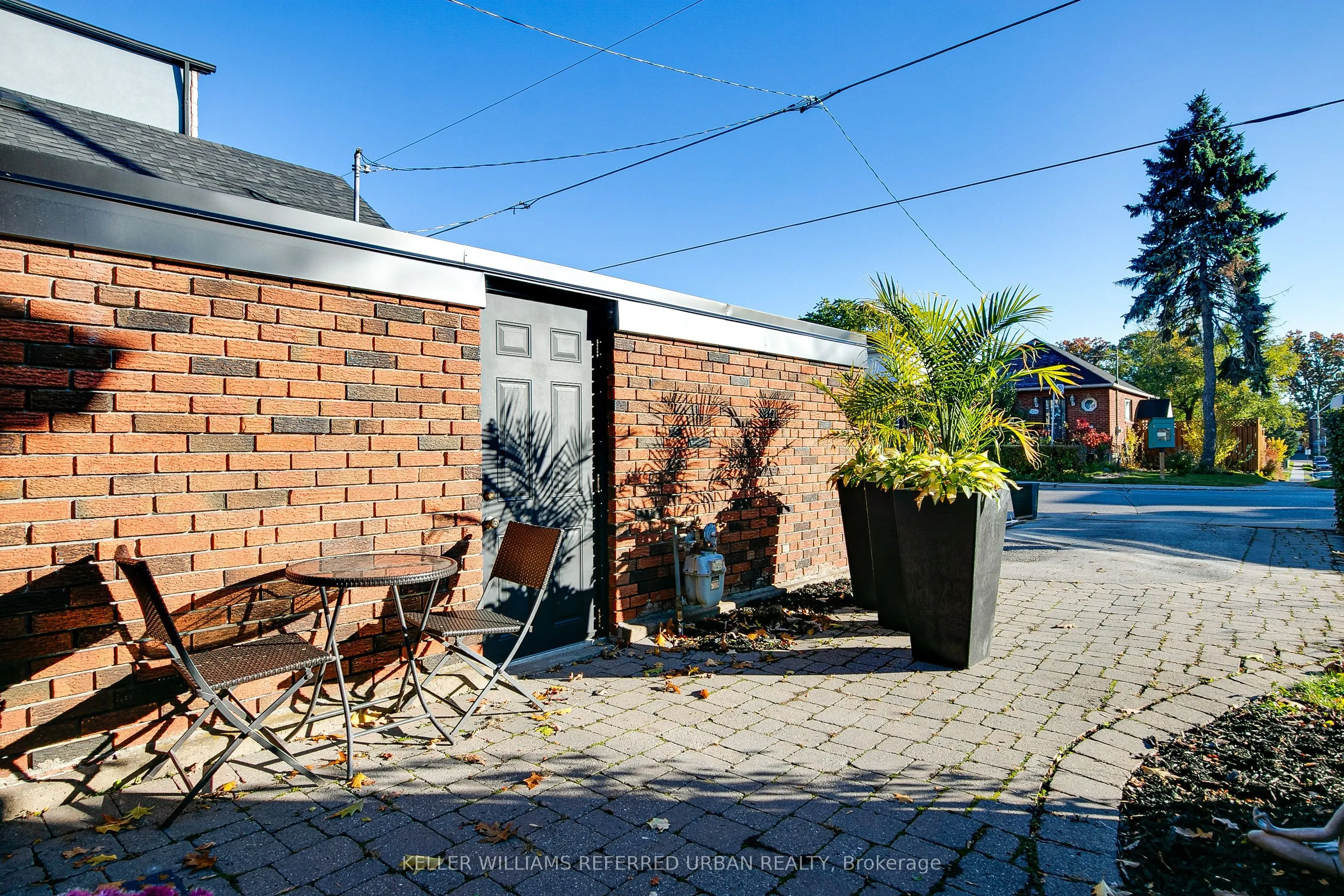 106 Leyton Avenue