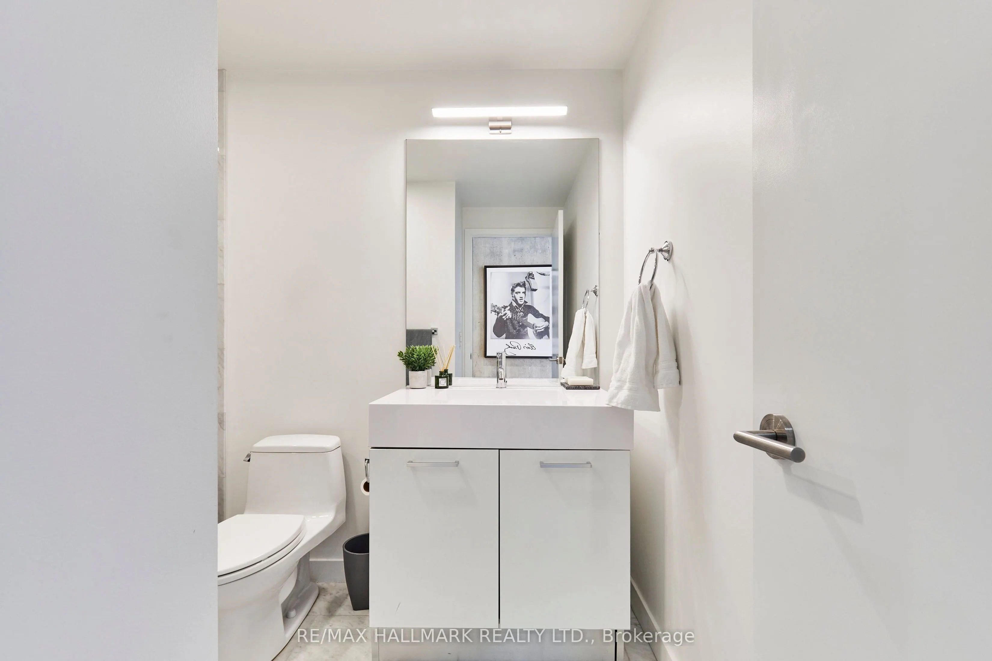90 Broadview Avenue, #211