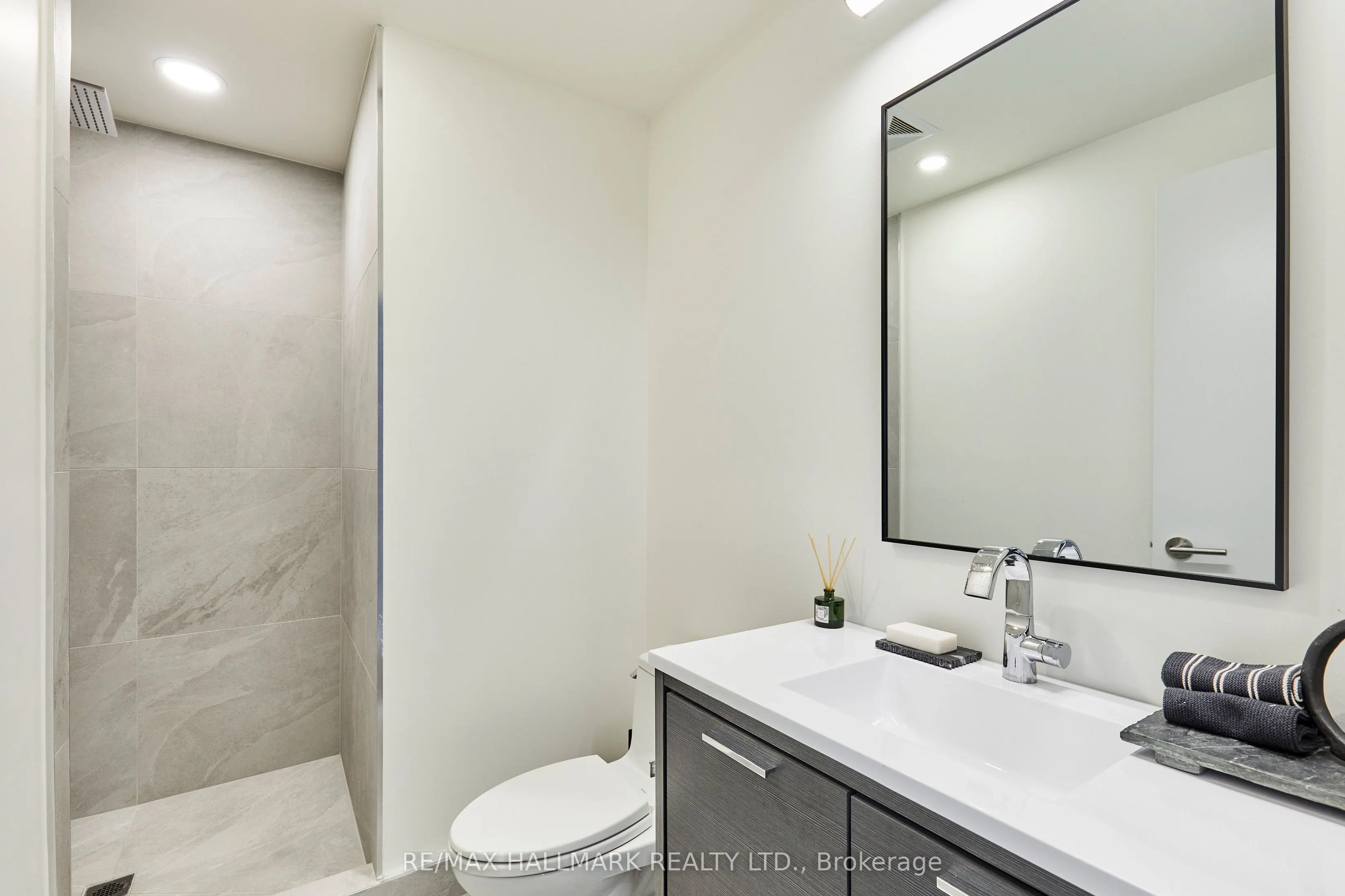 90 Broadview Avenue, #211