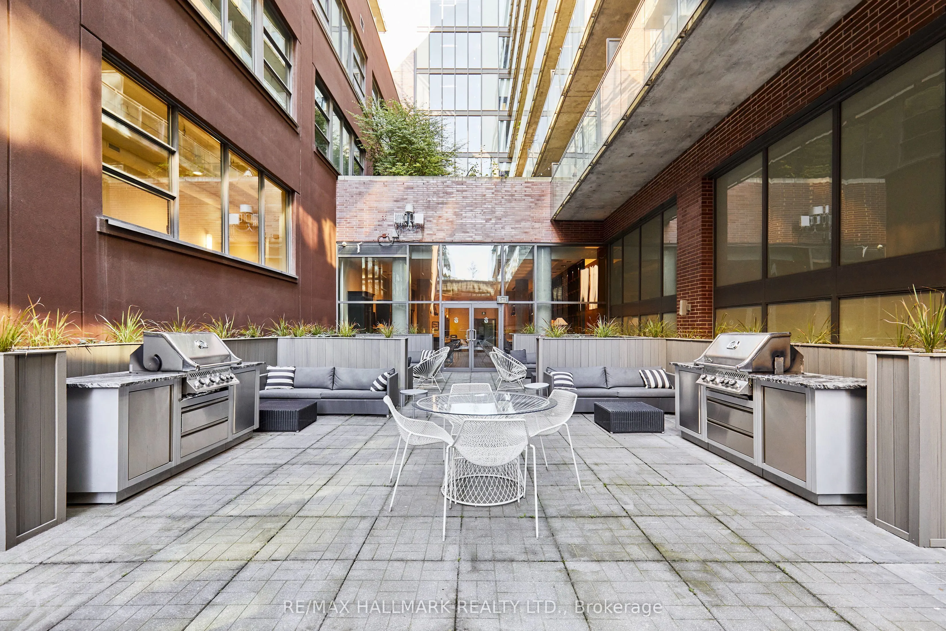90 Broadview Avenue, #211