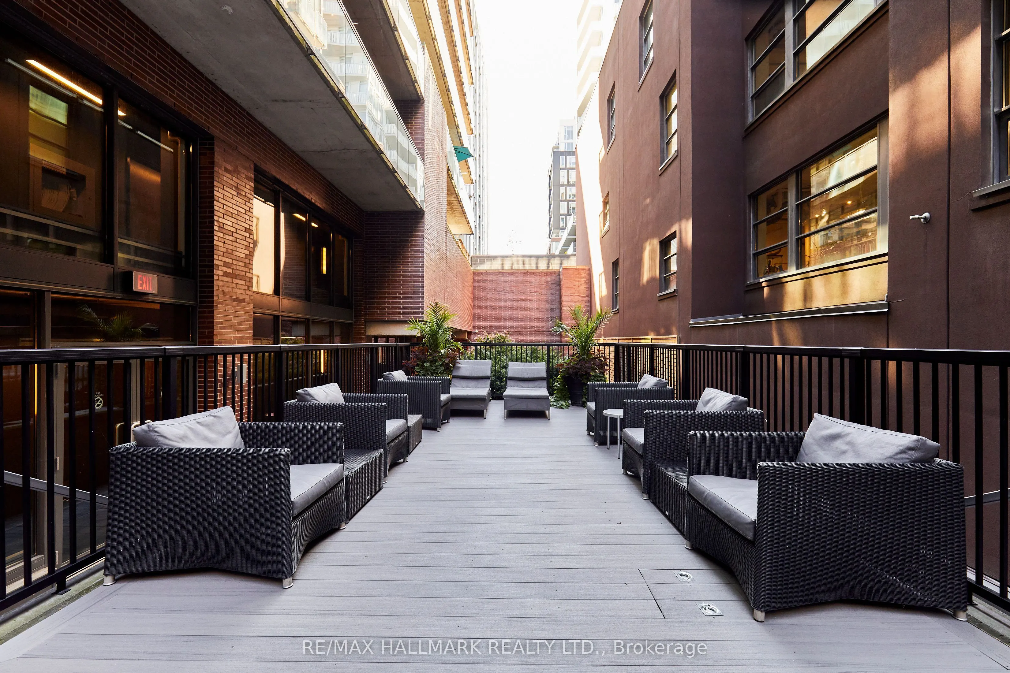 90 Broadview Avenue, #211