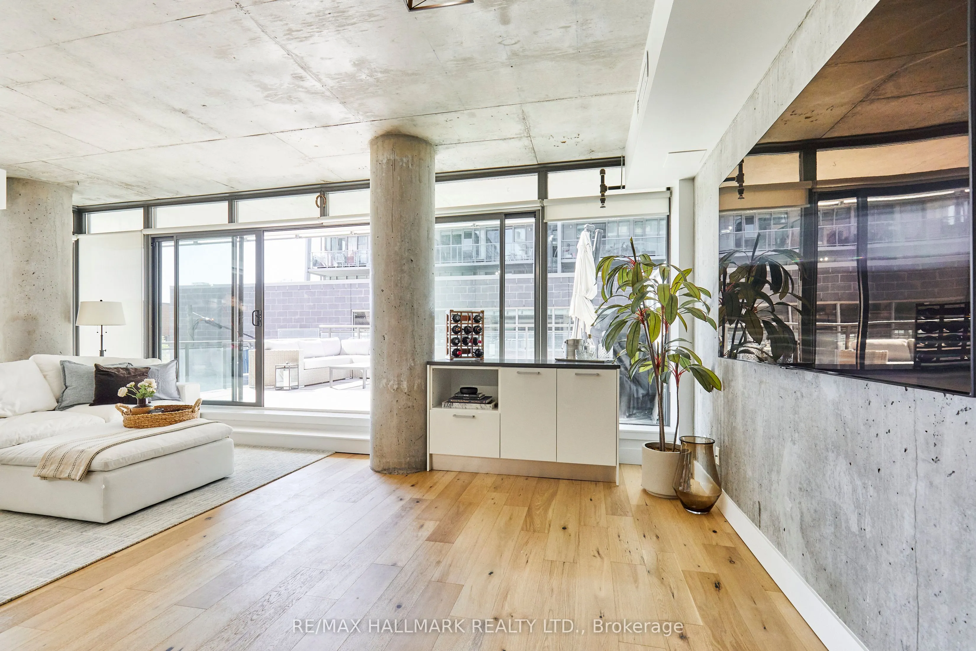 90 Broadview Avenue, #211