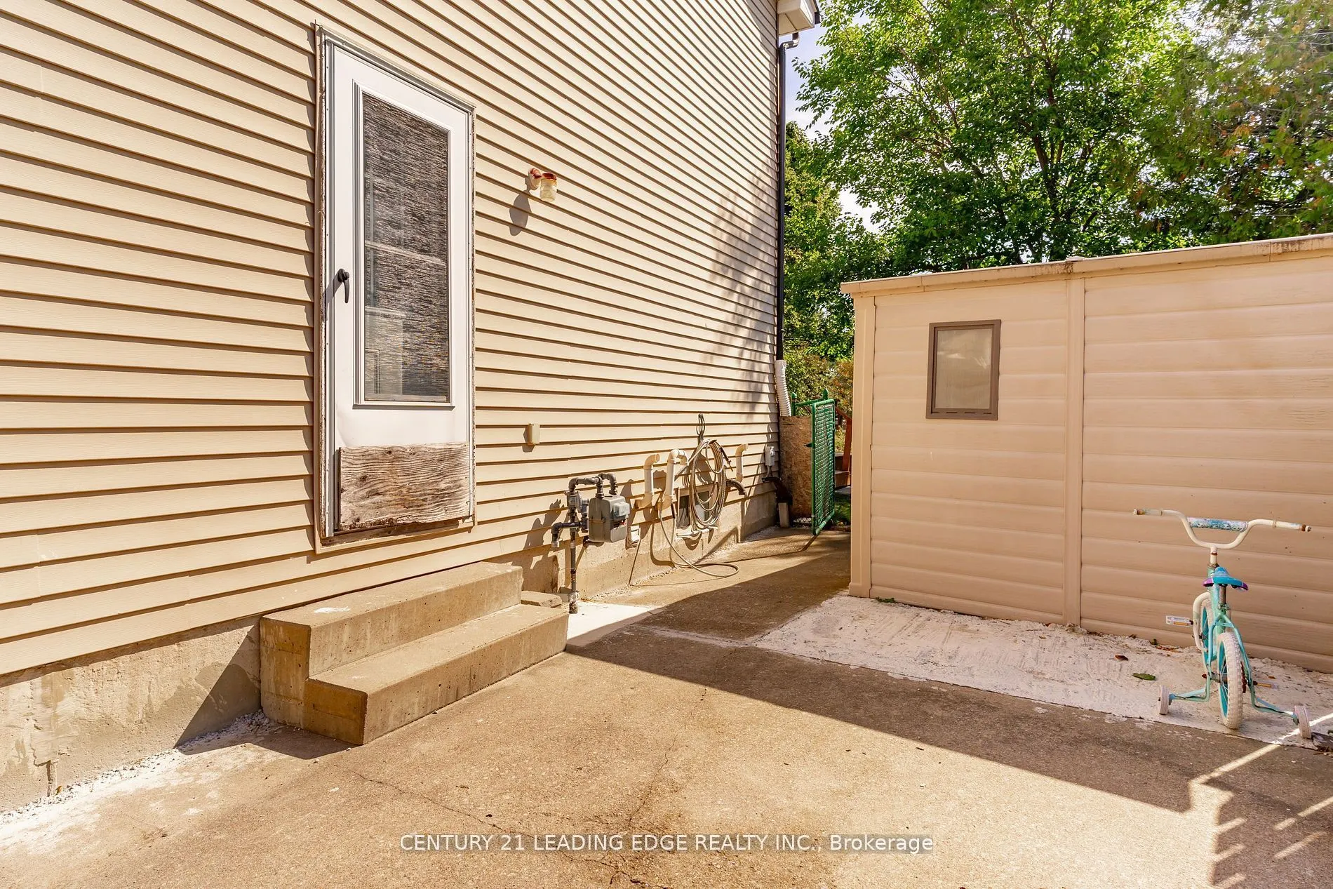 505 Lancelot Crescent