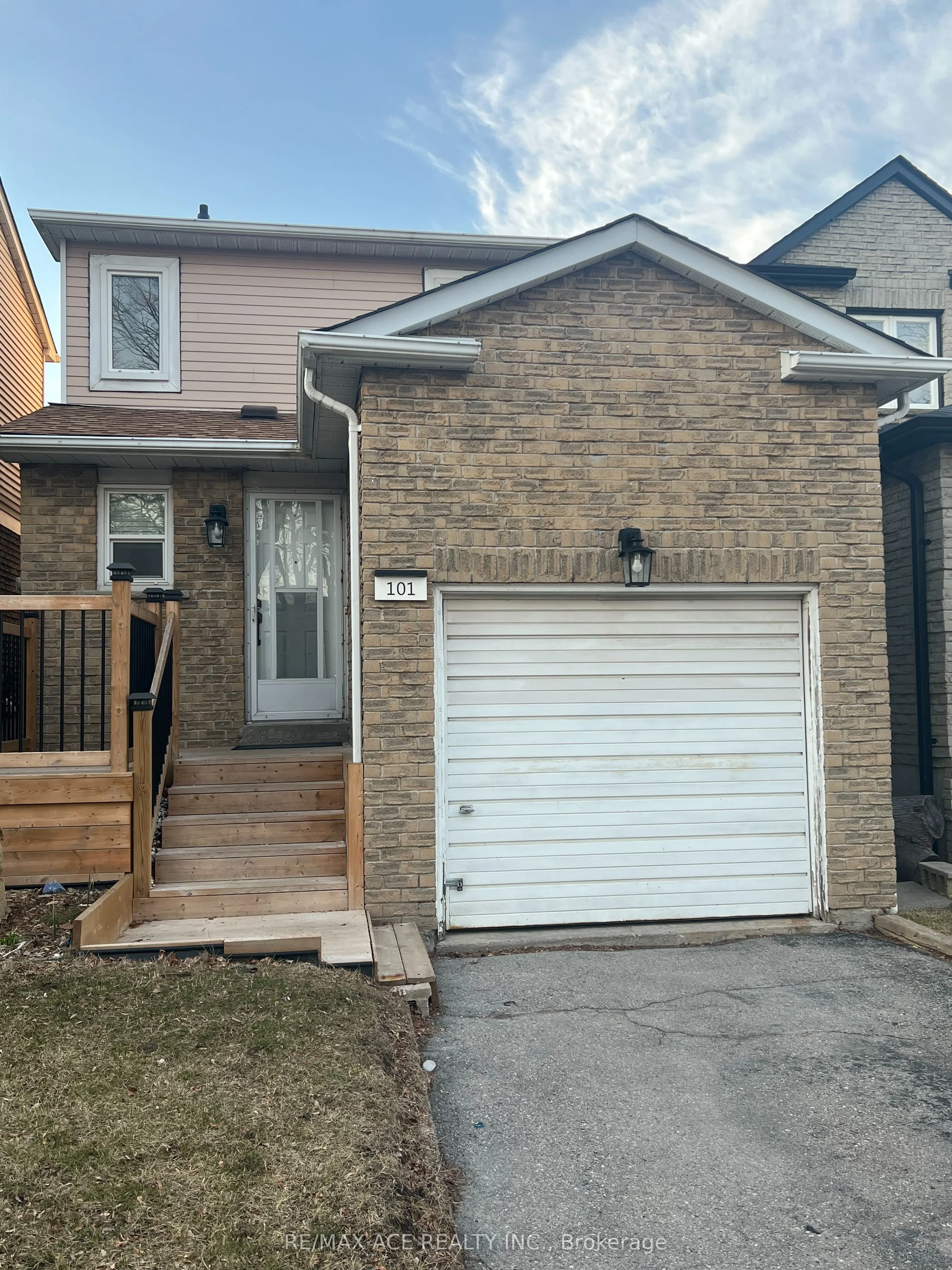 101 Greenfield Crescent