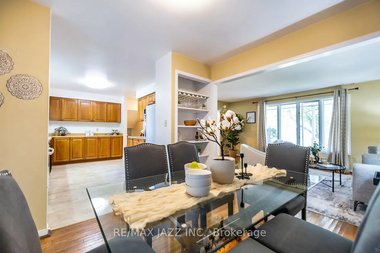 585 Myrtle Road W