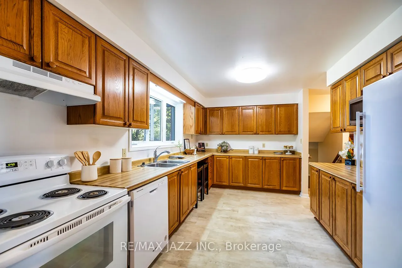 585 Myrtle Road W