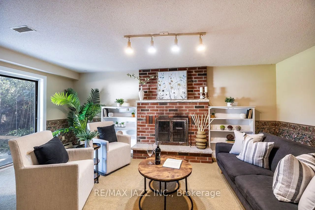 585 Myrtle Road W