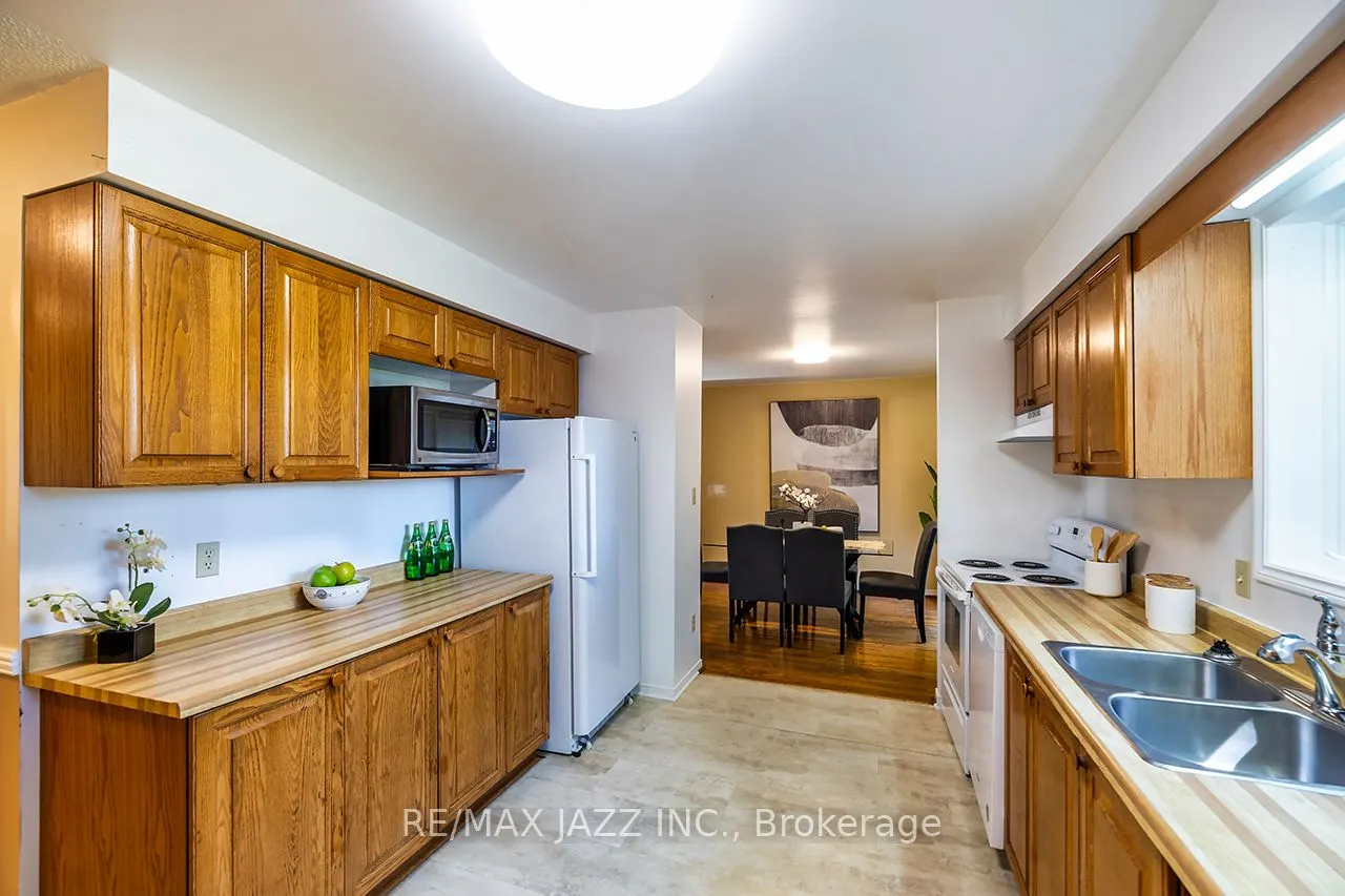 585 Myrtle Road W
