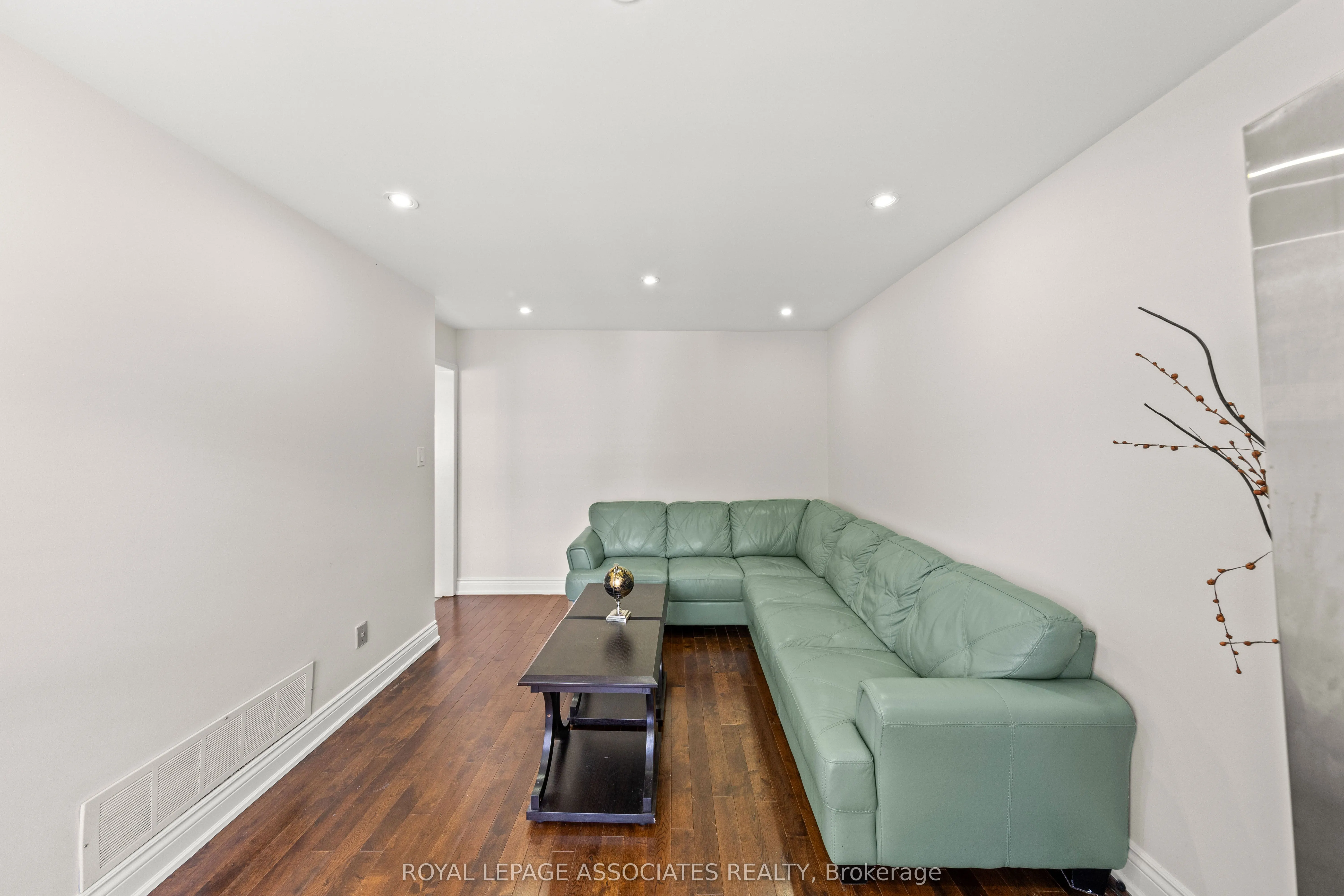 47 Whiteway Court