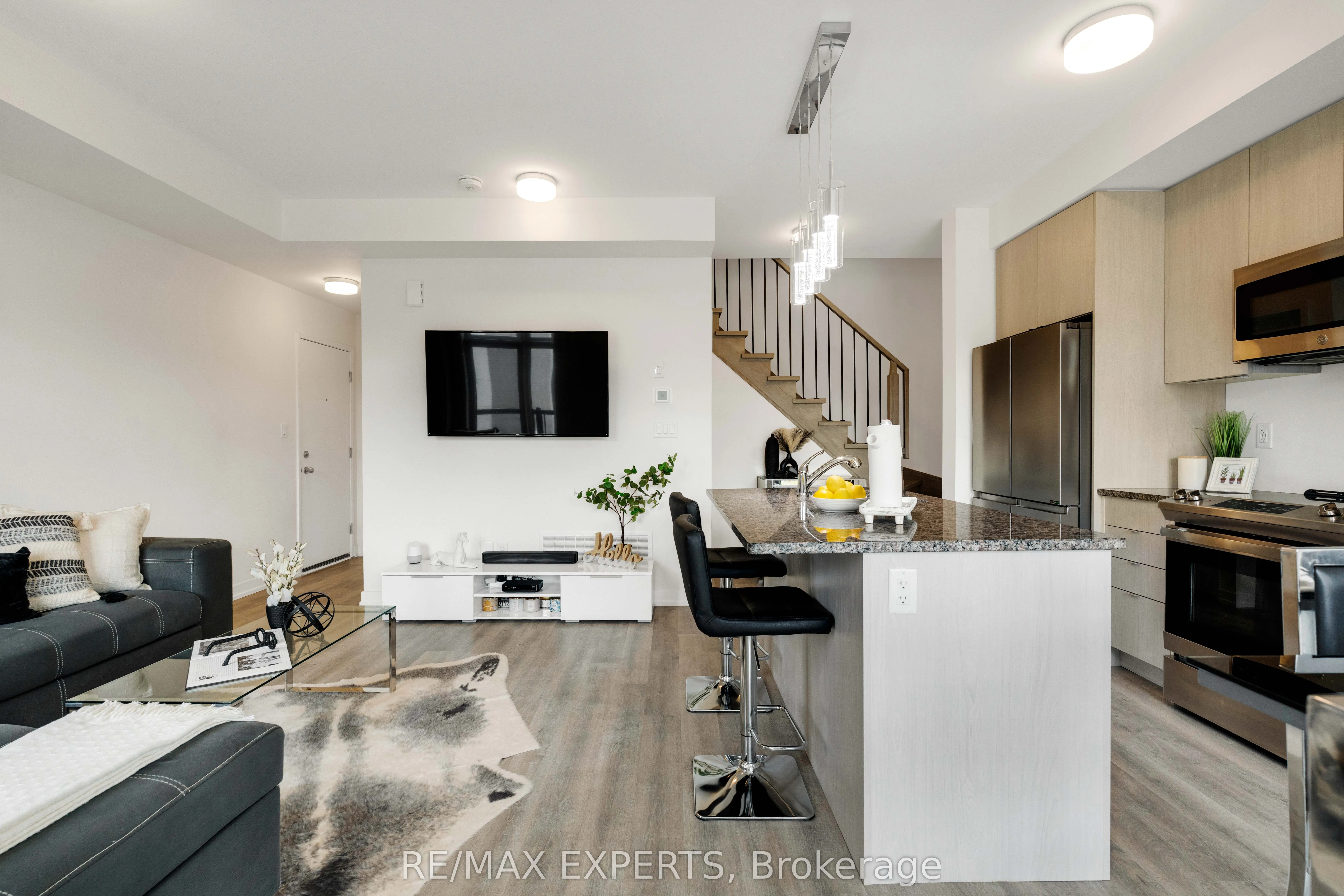 2550 Castlegate Crossing W, #309