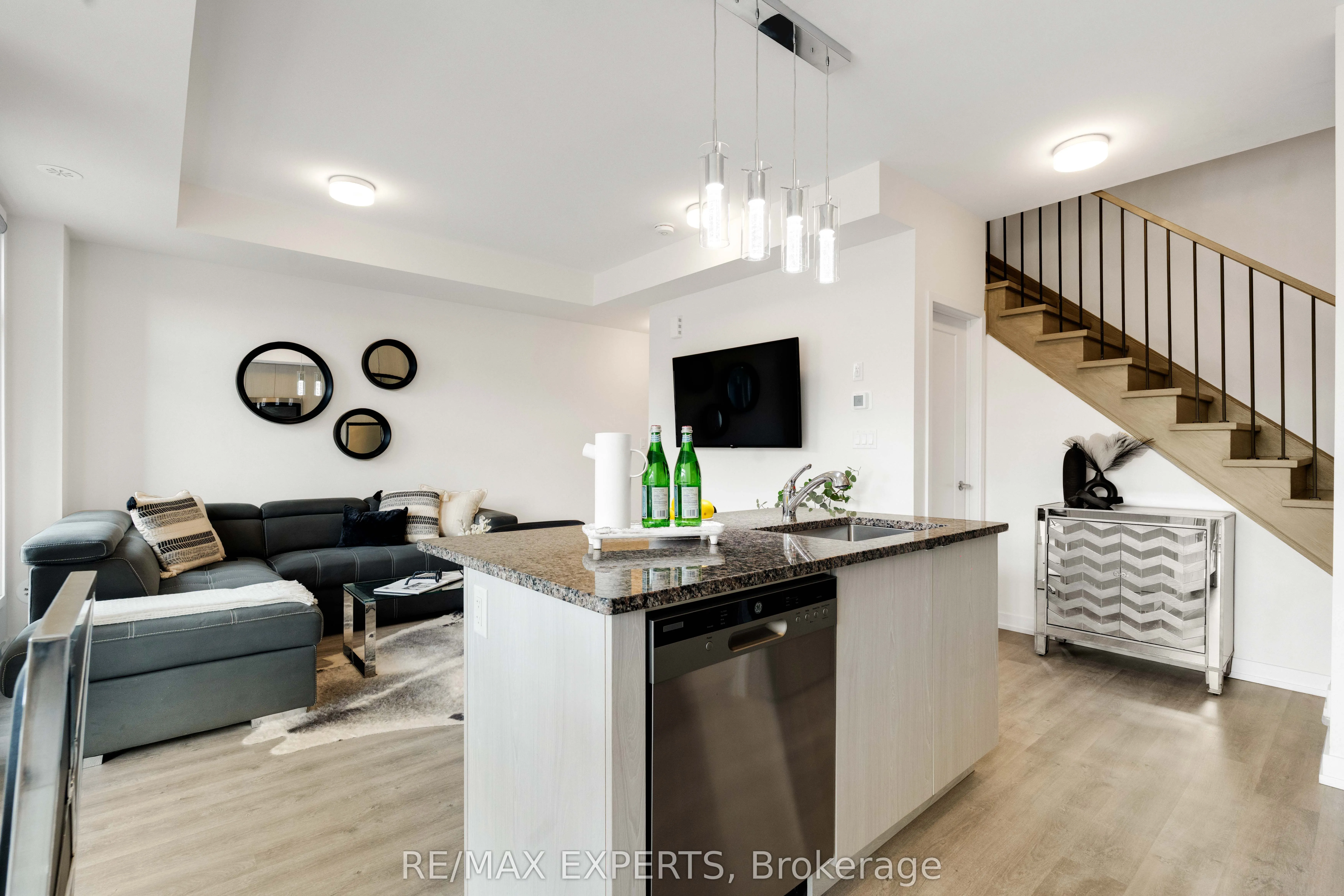 2550 Castlegate Crossing W, #309