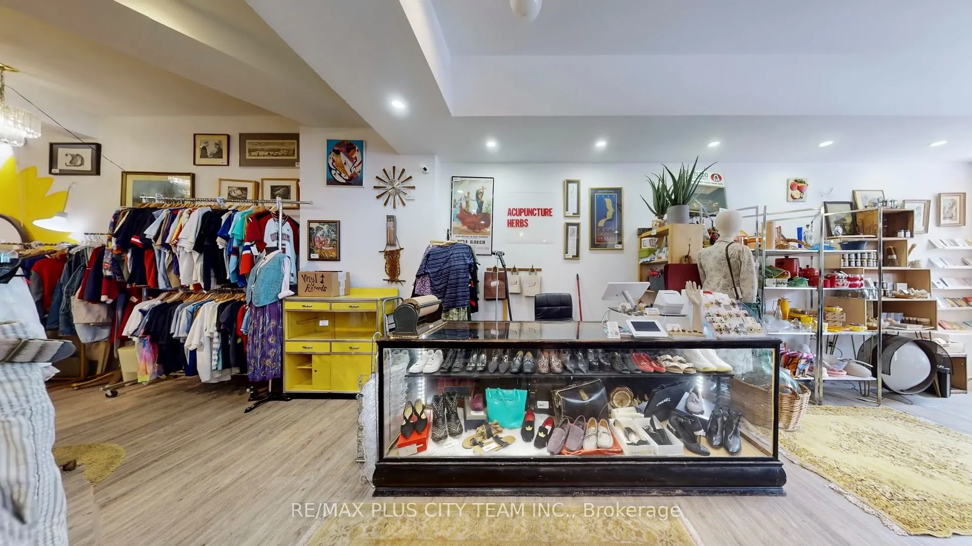 734 Queen Street E, #1