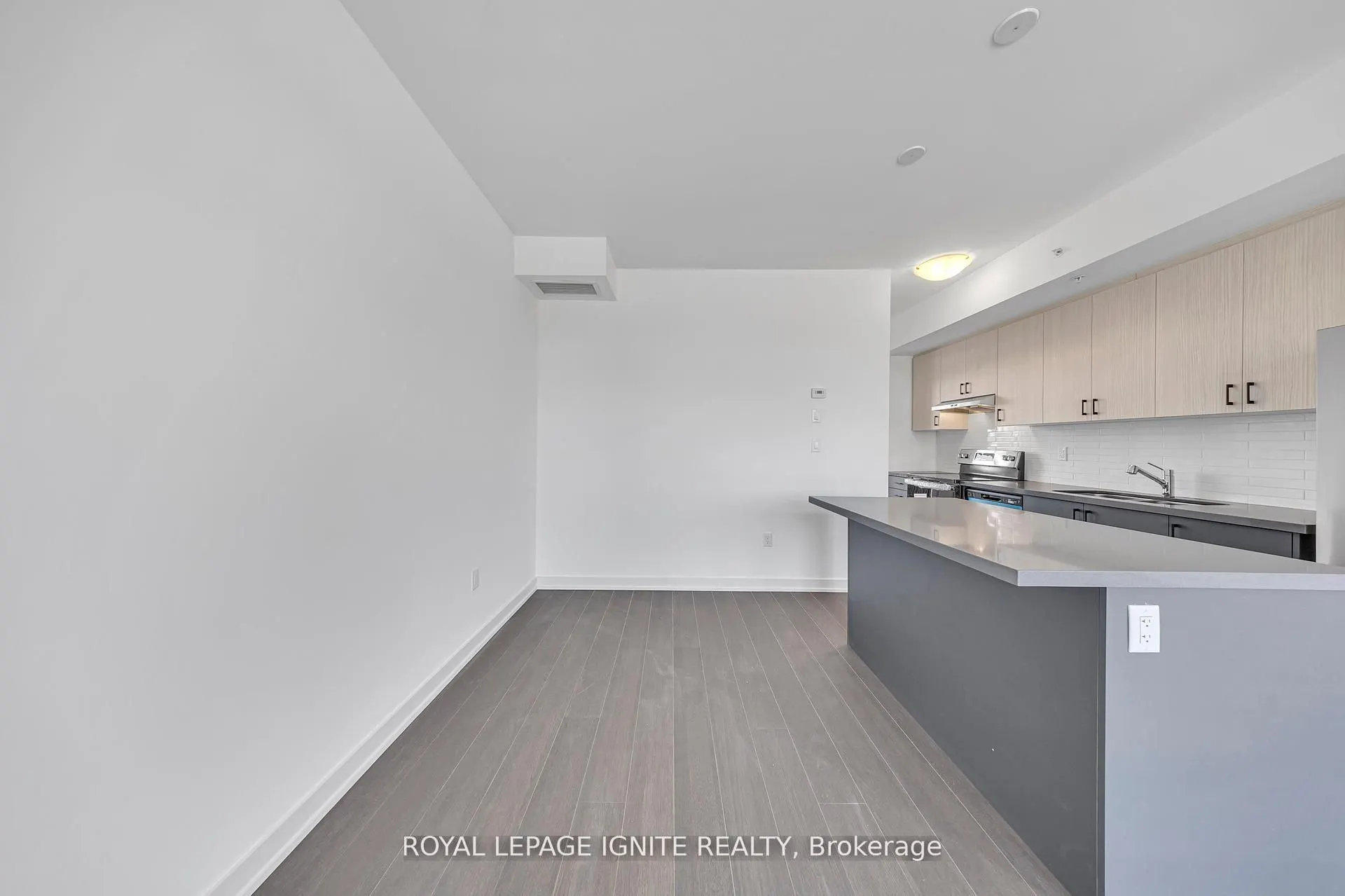 188 Angus Drive, #27