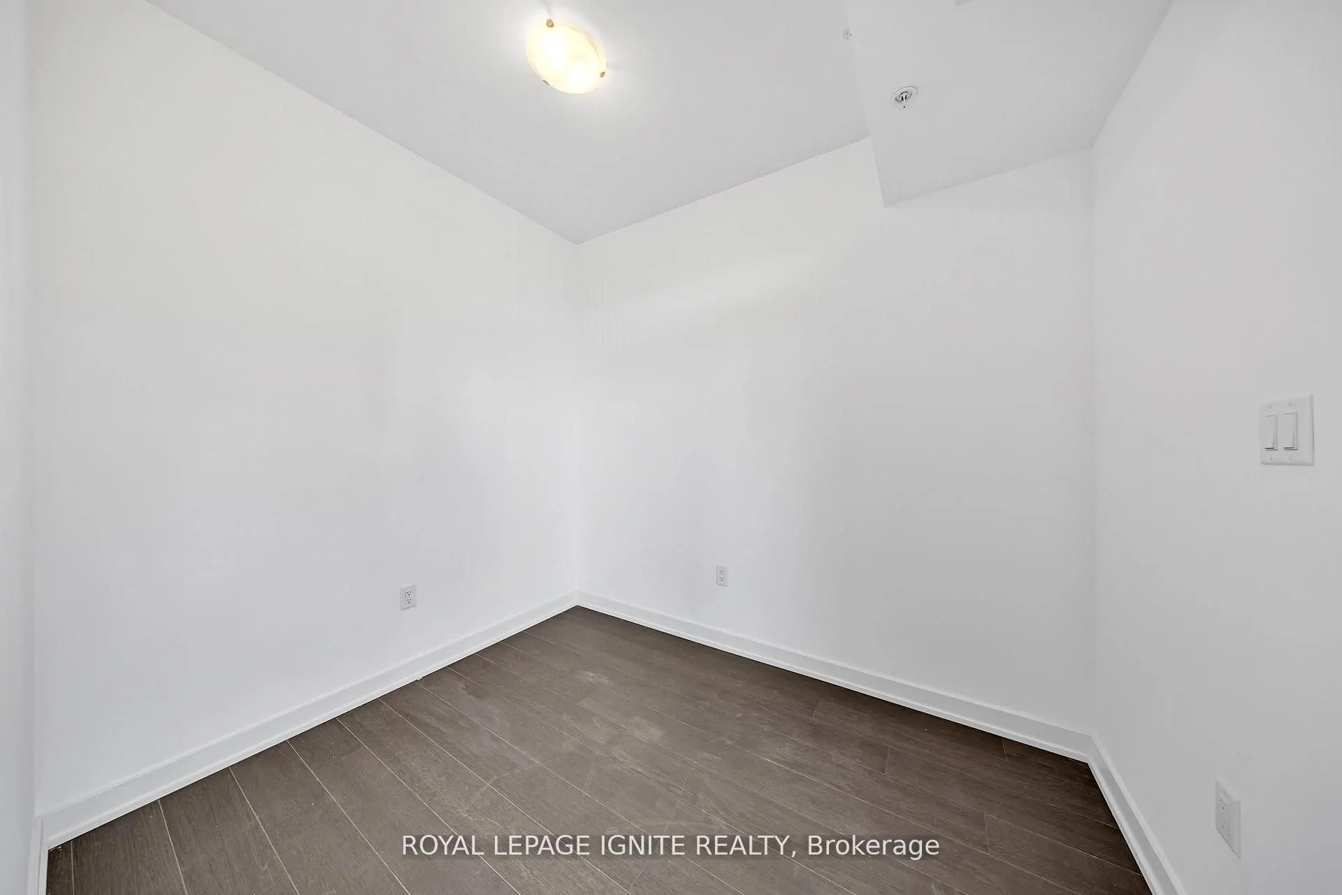 188 Angus Drive, #27