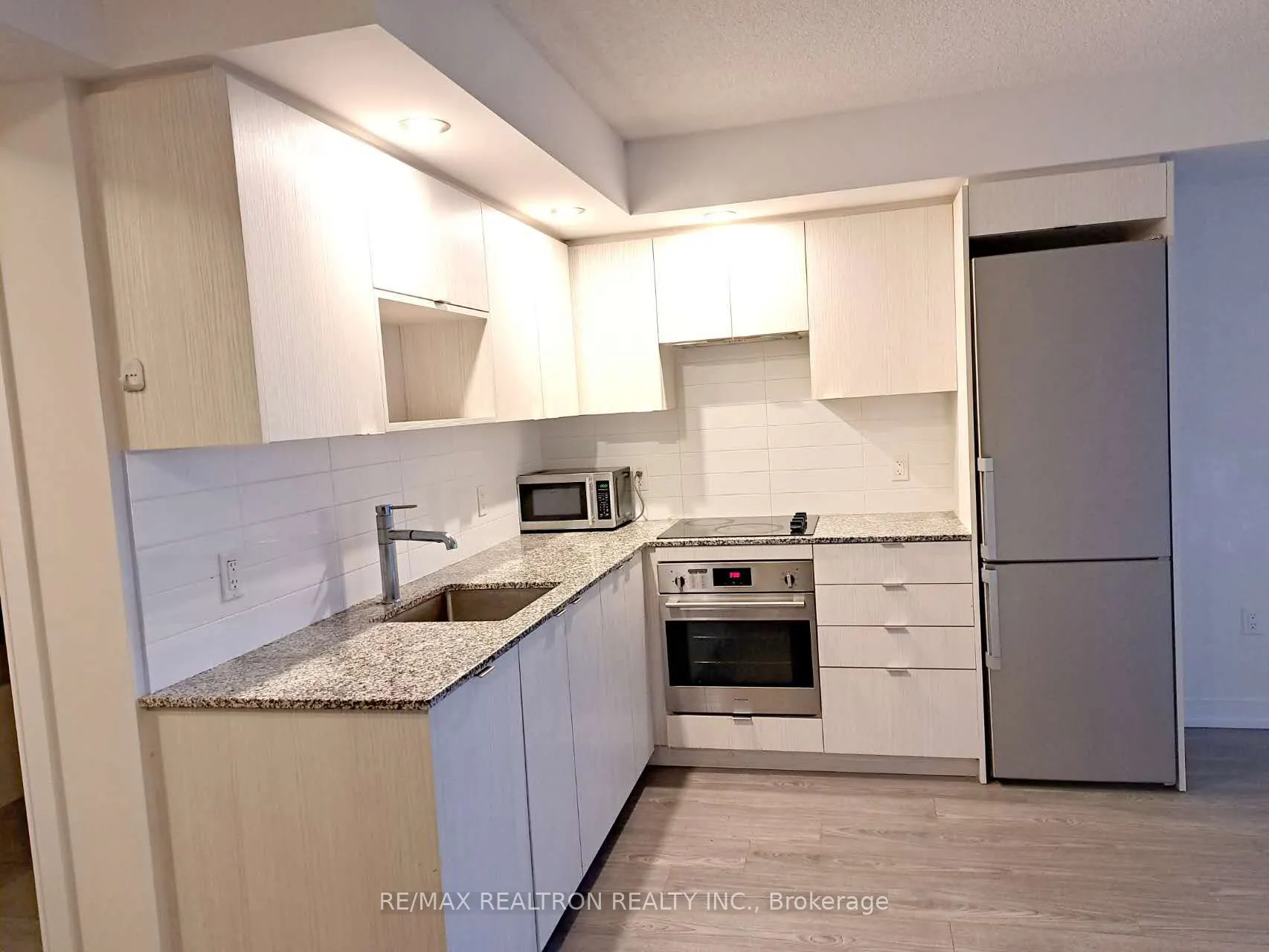 225 Village Green Square, #904