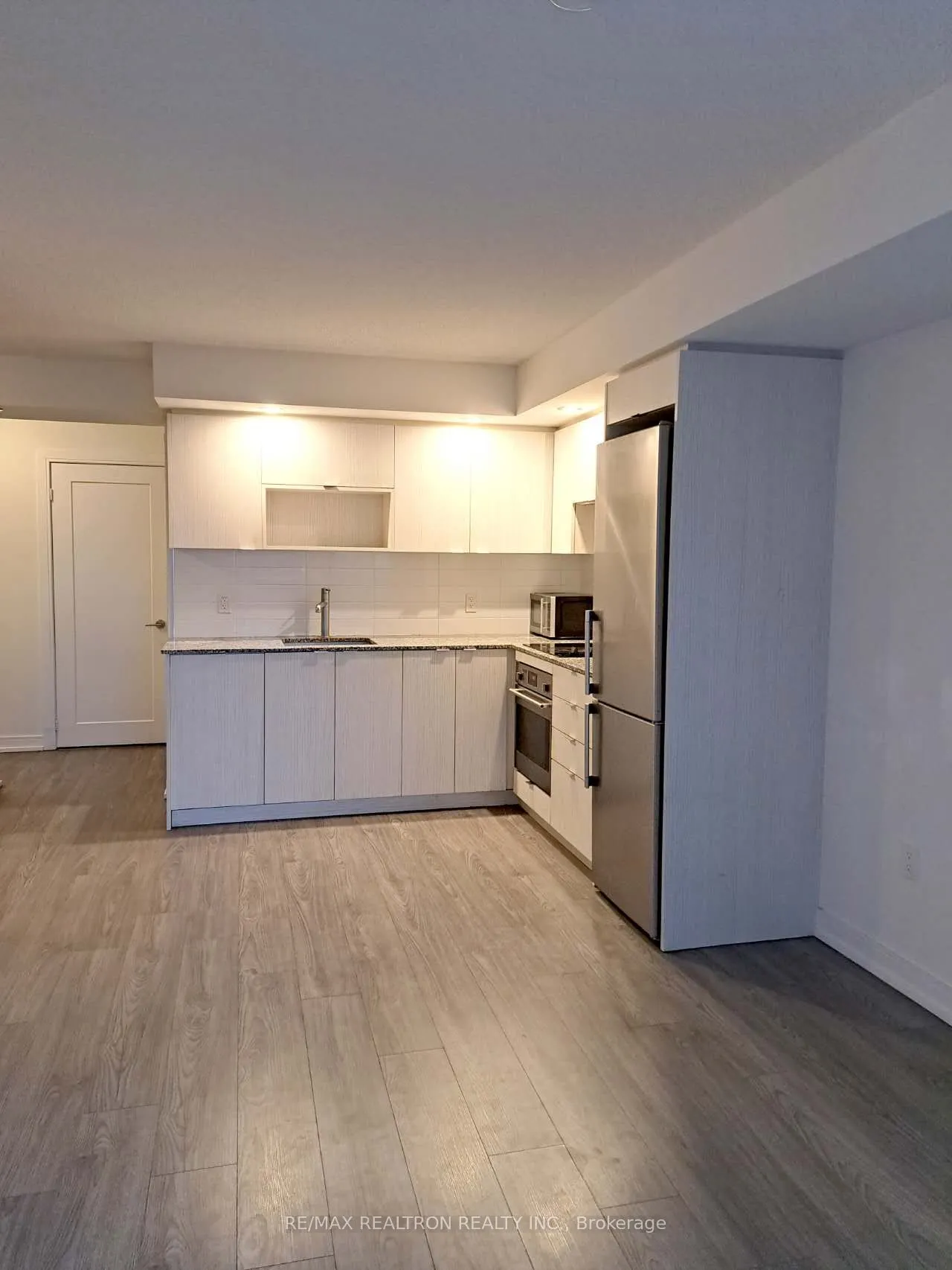 225 Village Green Square, #904