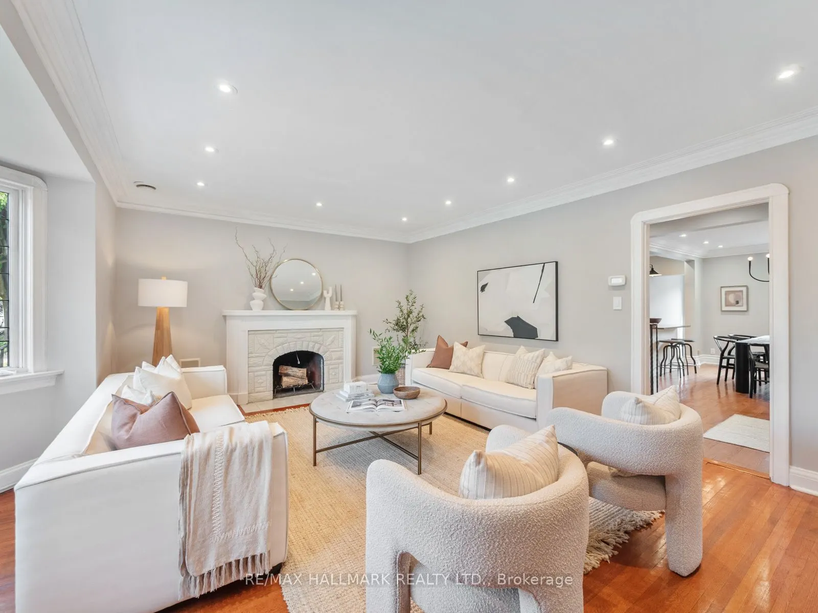 839 Carlaw Avenue