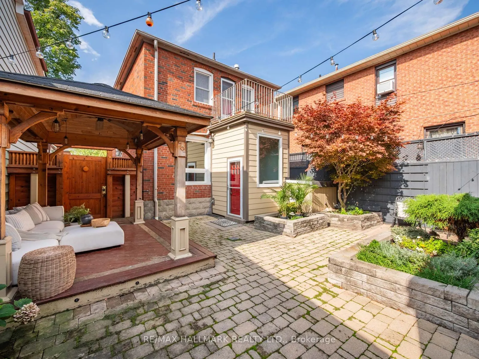839 Carlaw Avenue