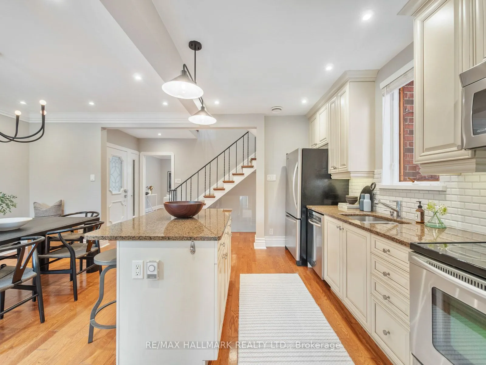 839 Carlaw Avenue