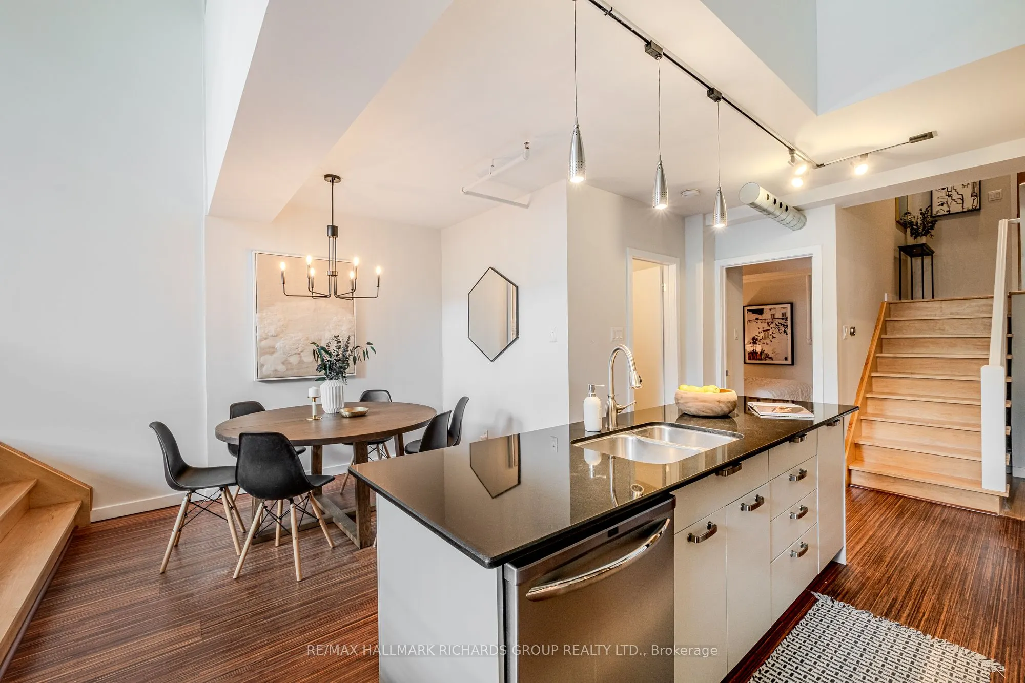 1852 Queen Street E, #201