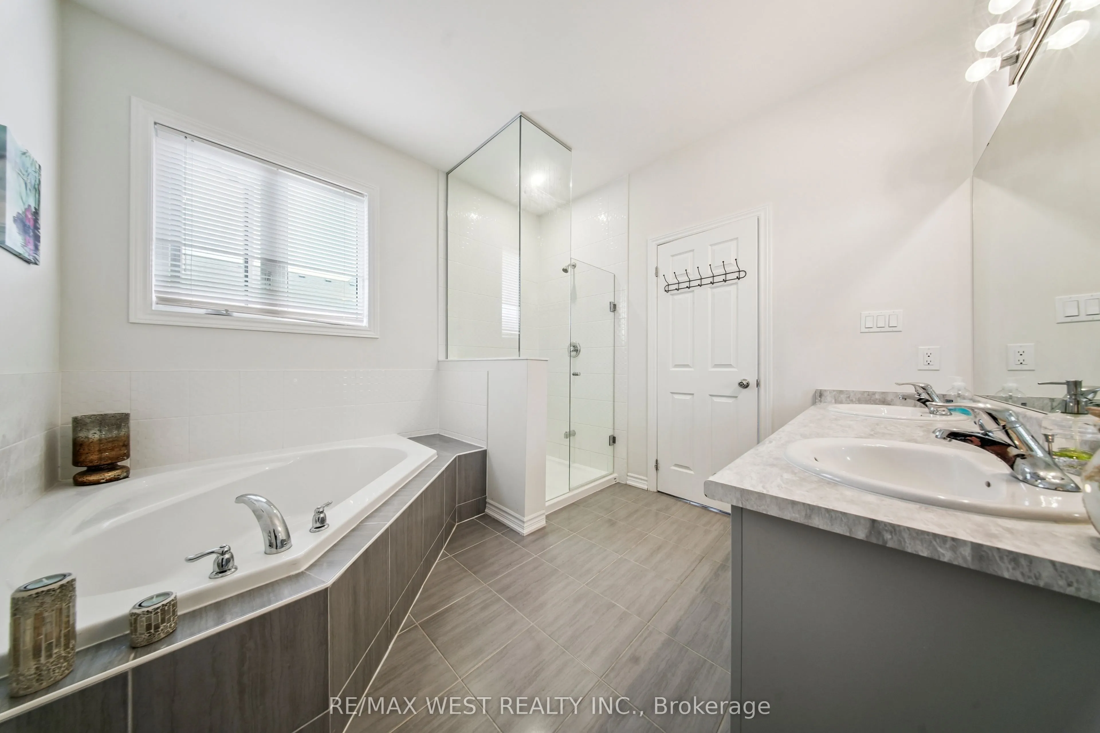 4 Hickling Lane