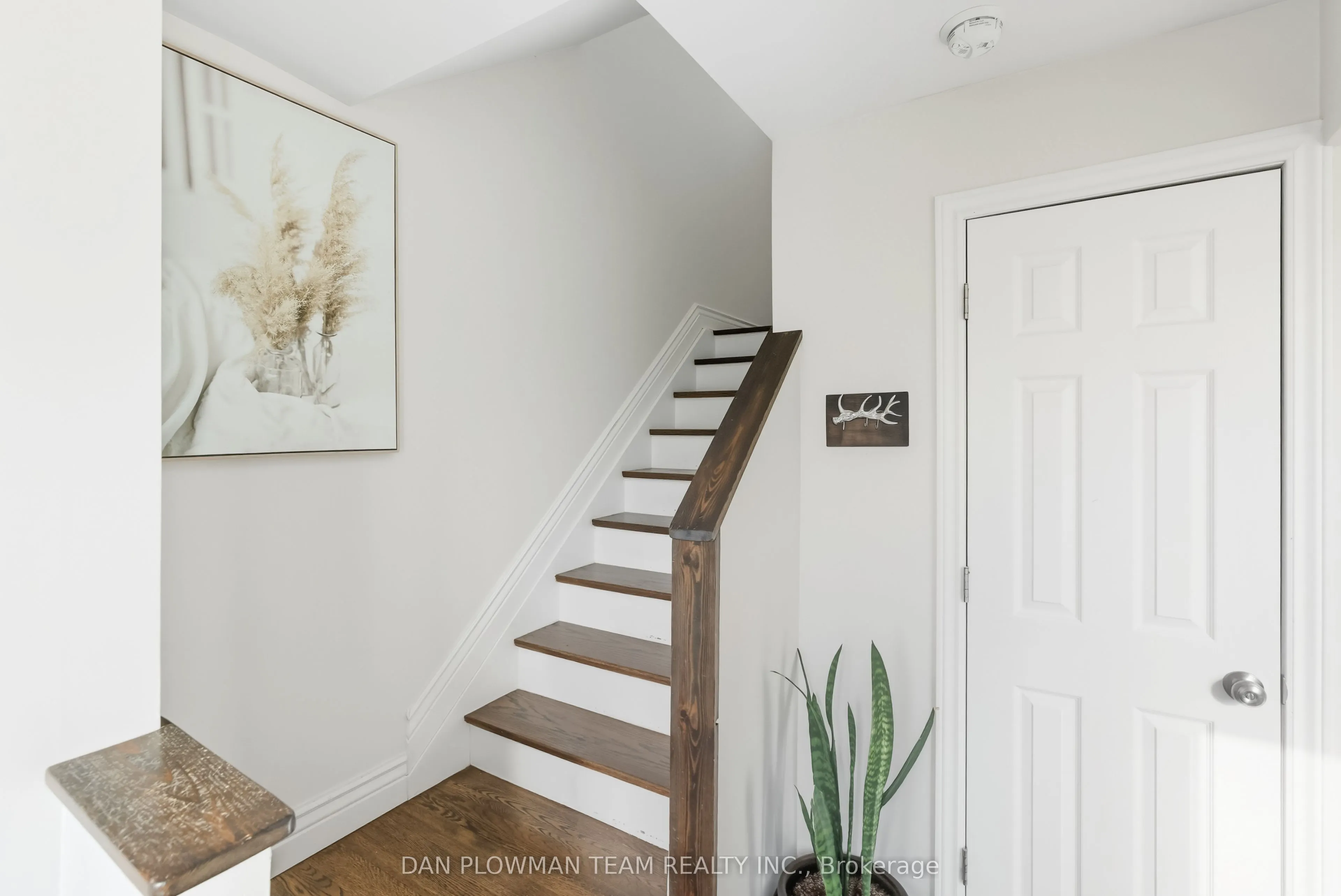 22 Athenia Court