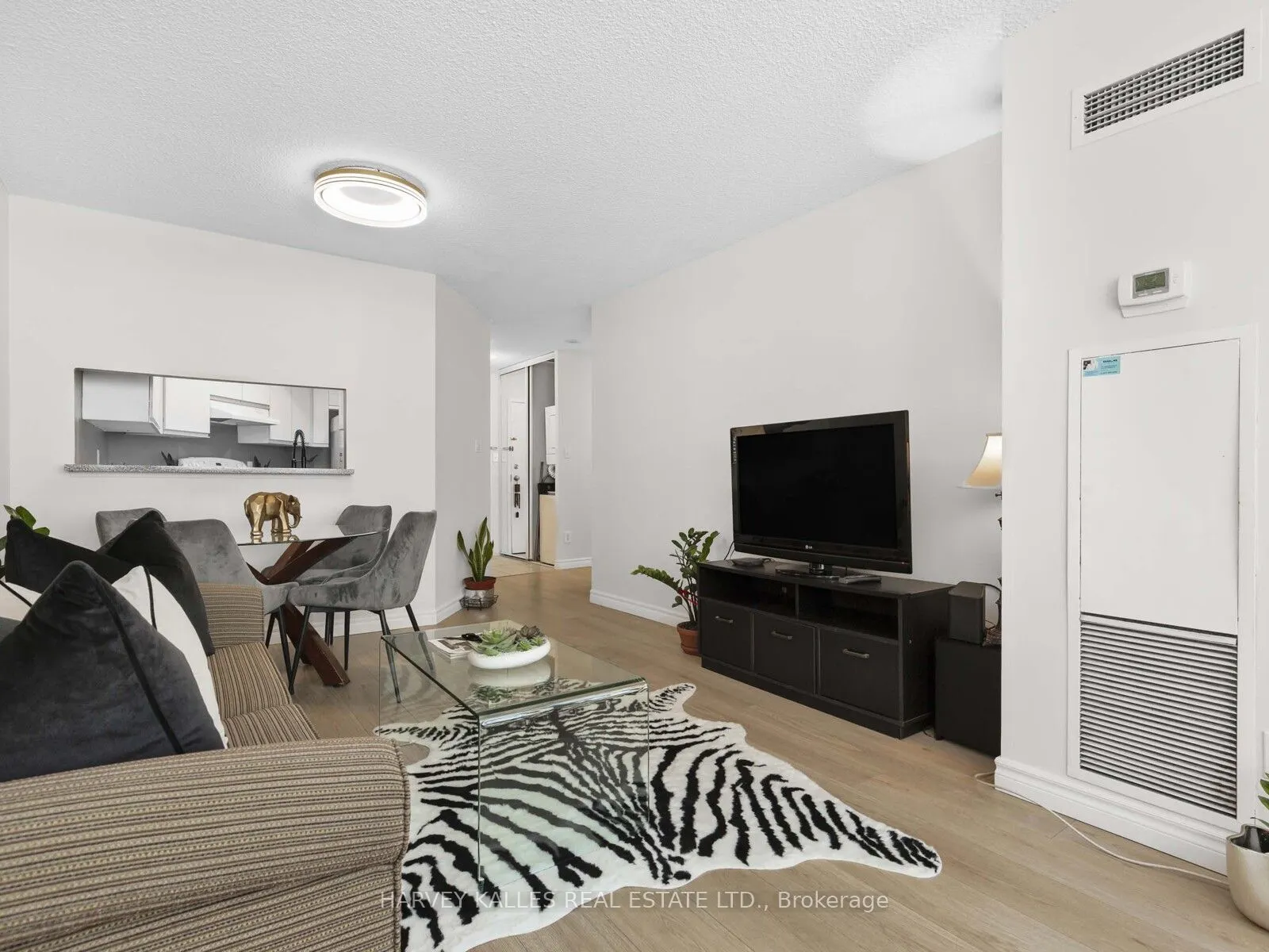 2550 Lawrence Avenue E, #211