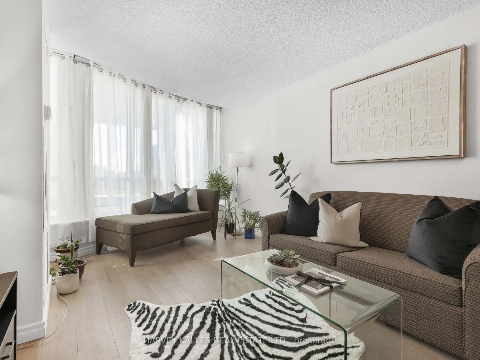 2550 Lawrence Avenue E, #211