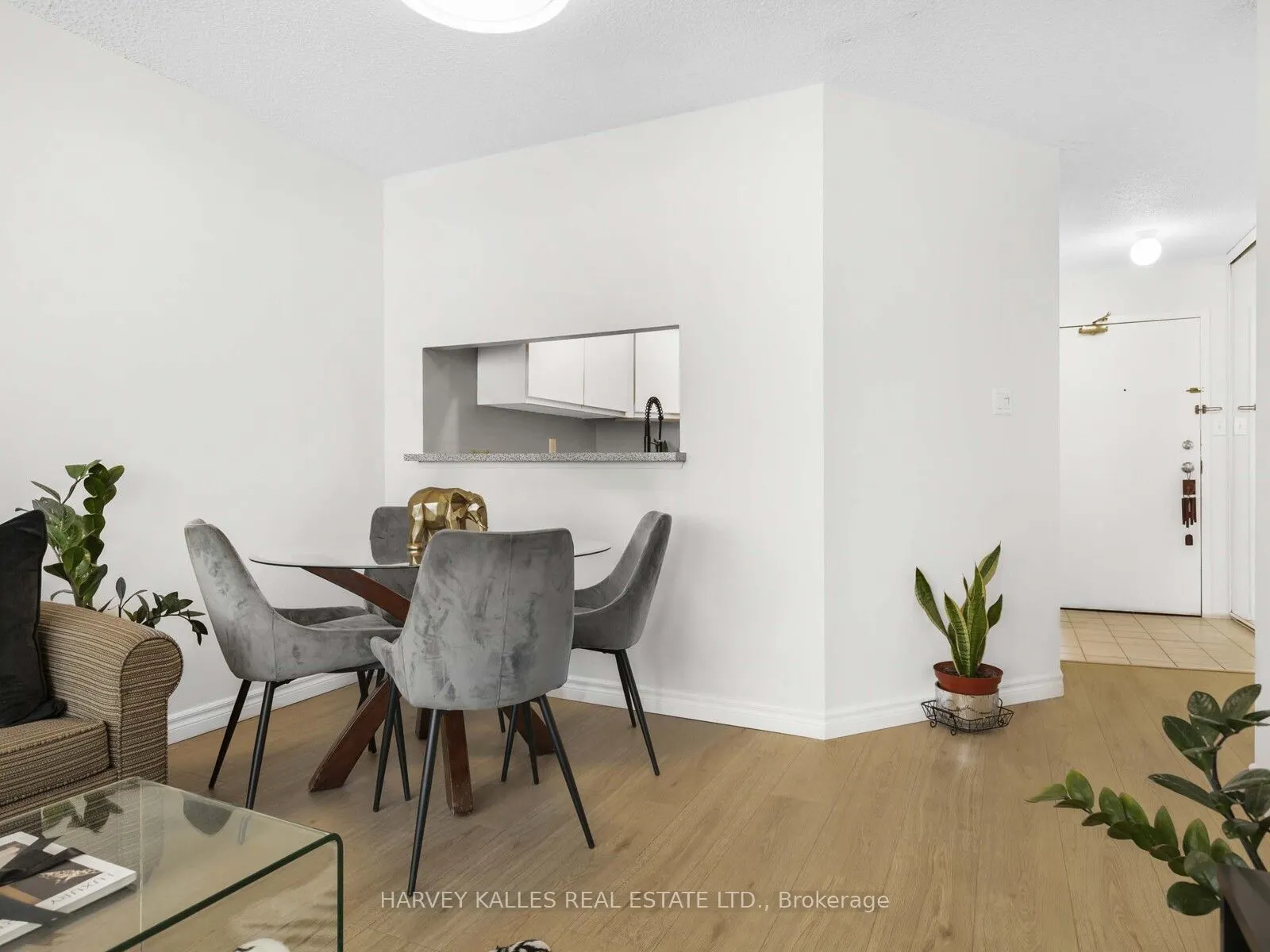 2550 Lawrence Avenue E, #211